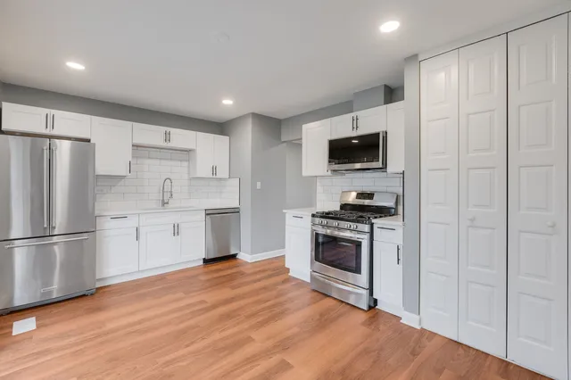 $325,000 | 1330 East Kennedy Drive, Streamwood, IL 60107