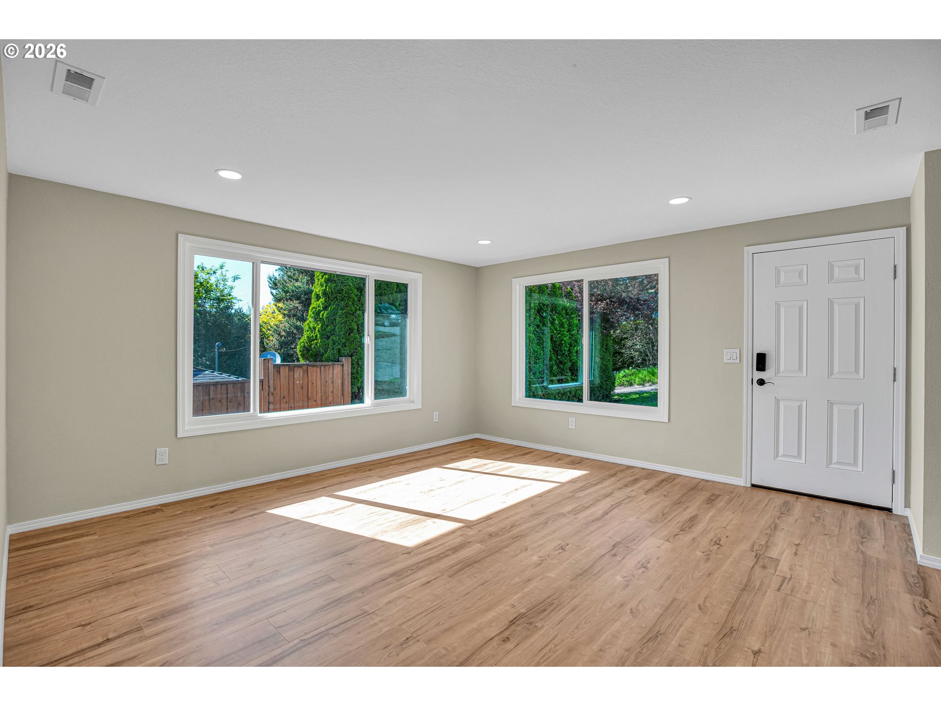 1822 Southwest Marigold Street Portland, OR 97219 - Photo 3 of 34 Gallery Image 3