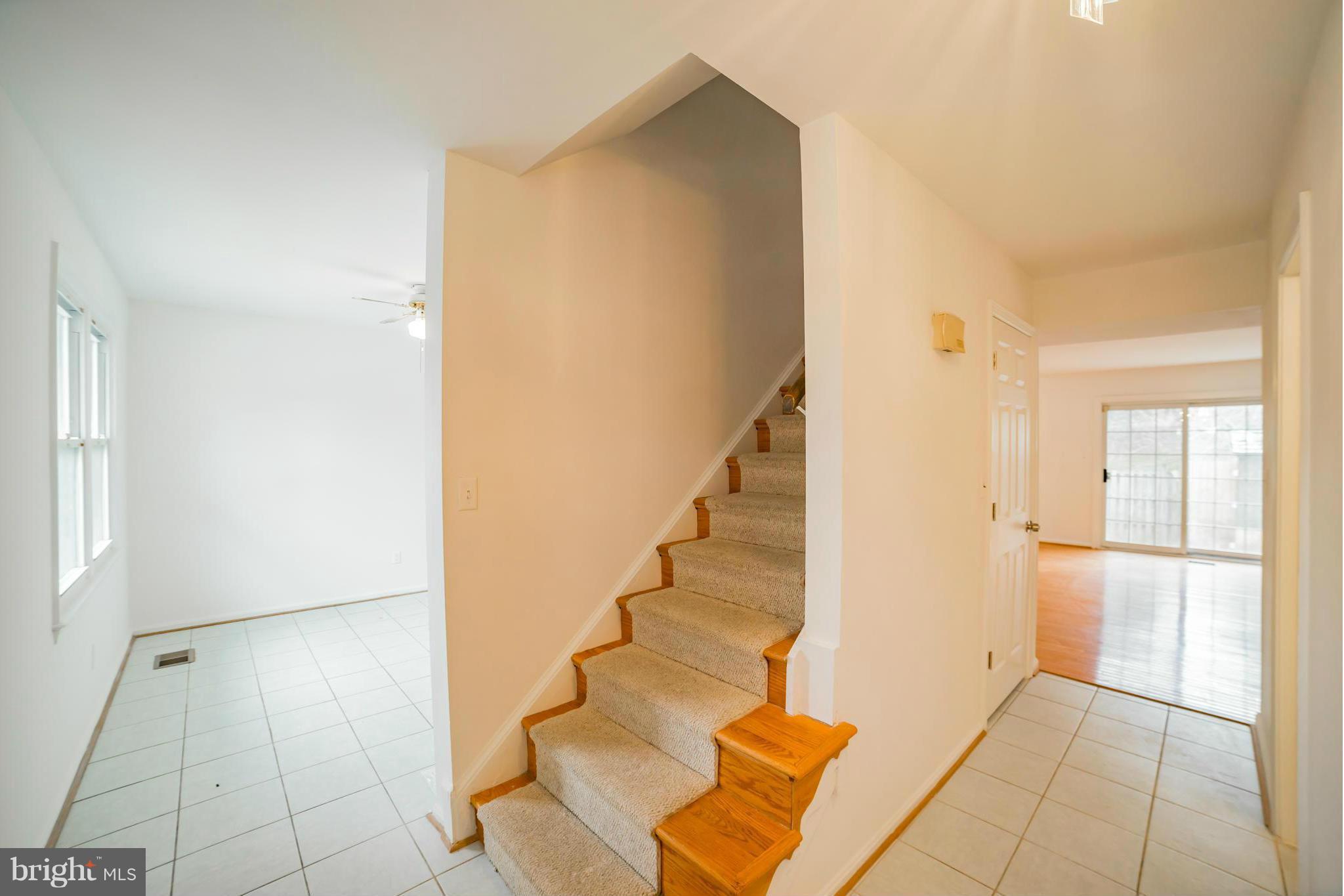 38 Oak Shade Road Gaithersburg, MD 20878 - Photo 2 of 22 Hallway Upon Entering