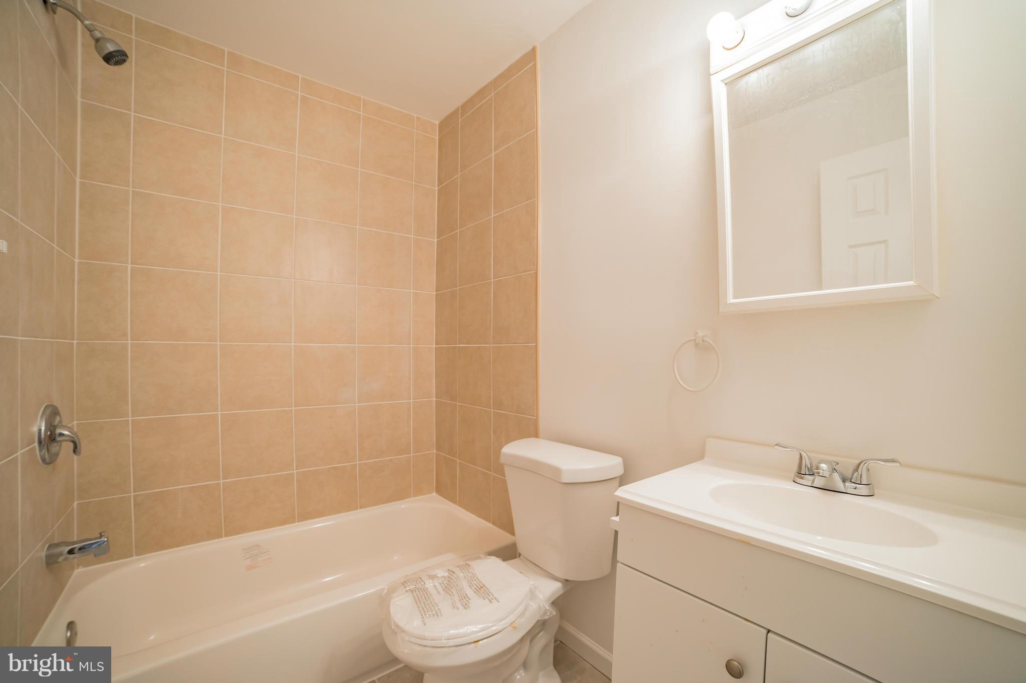 38 Oak Shade Road Gaithersburg, MD 20878 - Photo 13 of 22 Full Bath (Hall)