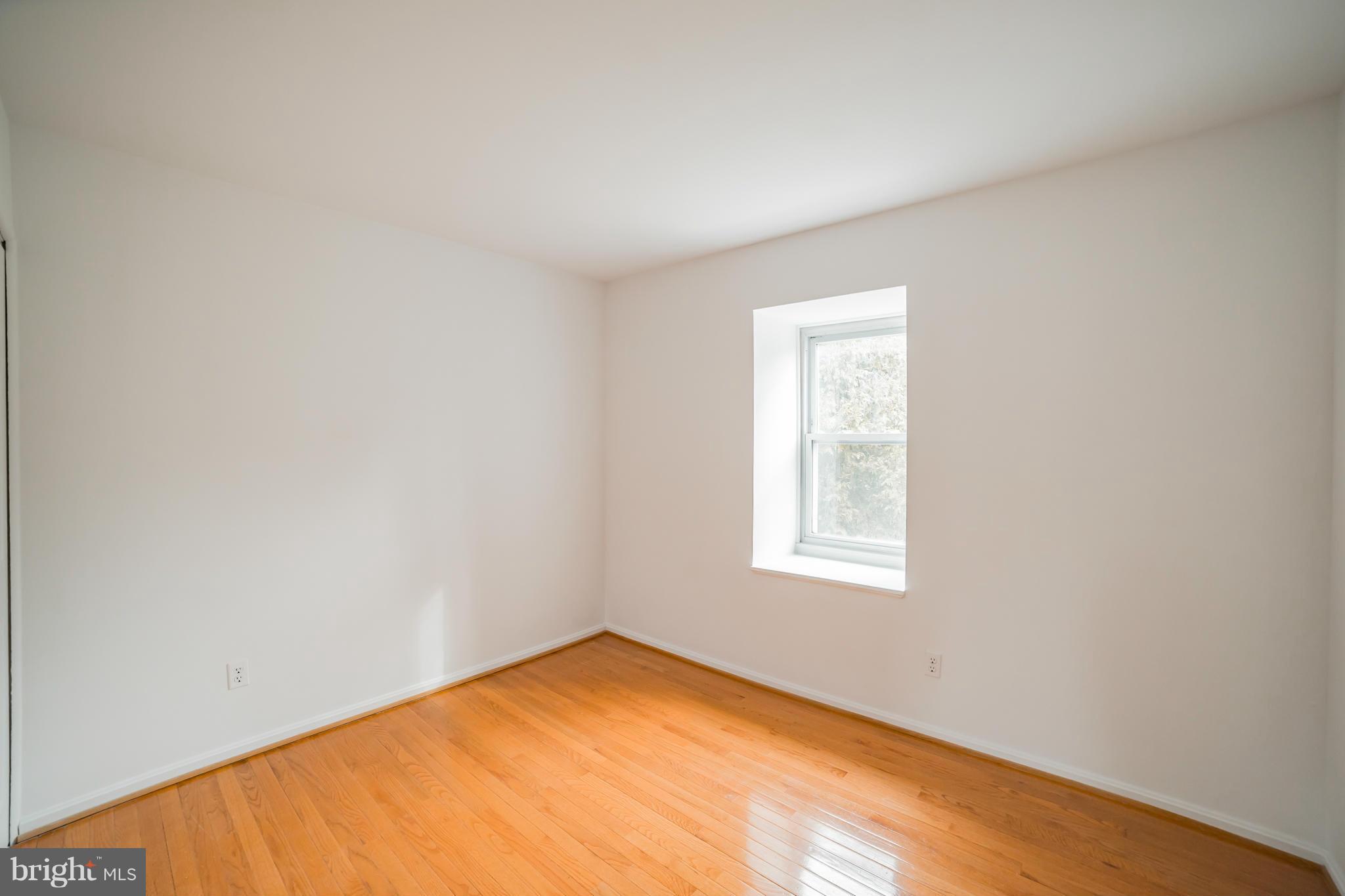 38 Oak Shade Road Gaithersburg, MD 20878 - Photo 16 of 22 Bedroom 3 (Back Left)