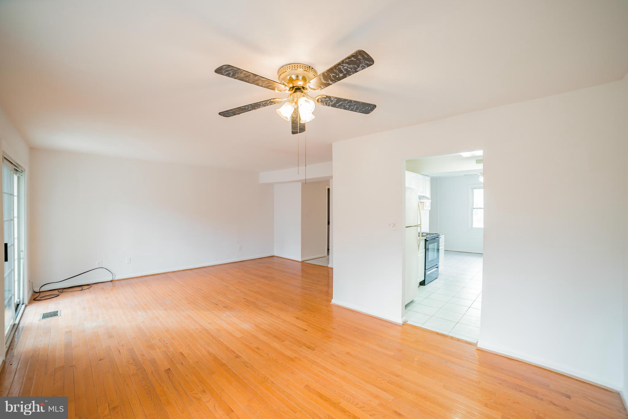 38 Oak Shade Road Gaithersburg, MD 20878 - Photo 6 of 22 Dining Looking Back Towards Kitchen