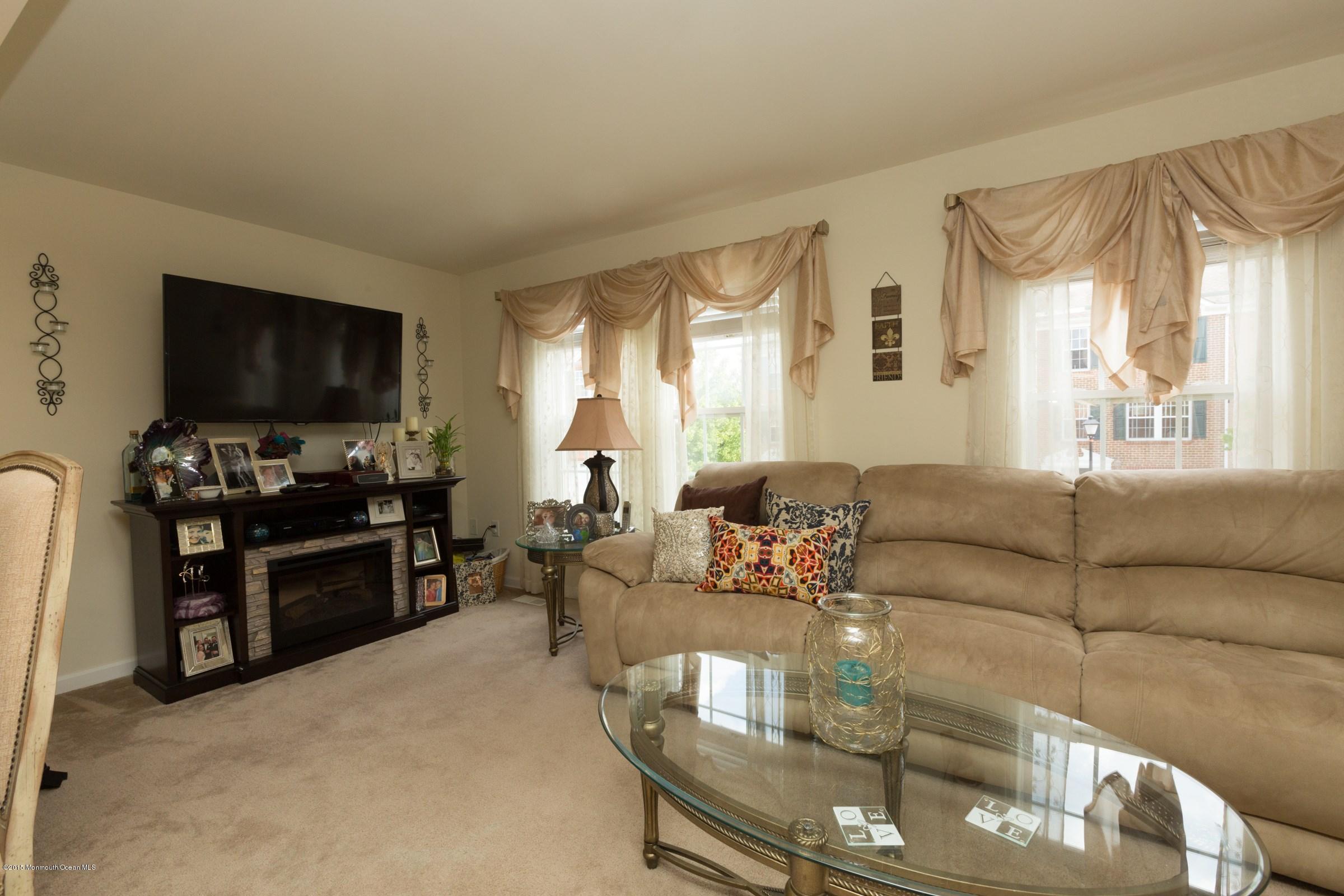 54 Saxton Road Farmingdale, NJ 07727 - Photo 9 of 23 Living Room