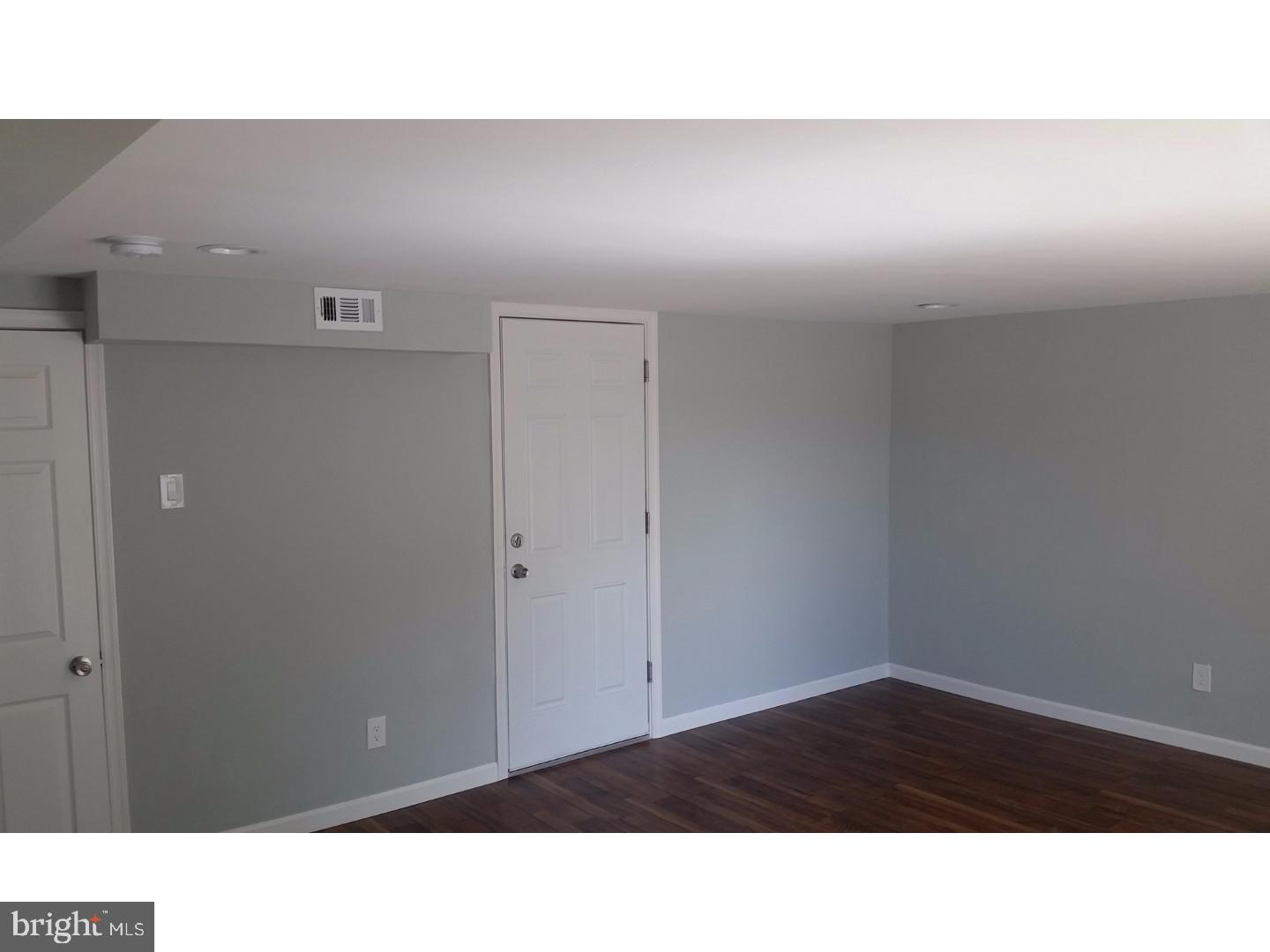 3324 Fairdale Road Philadelphia, PA 19154 - Photo 8 of 10 Family Room