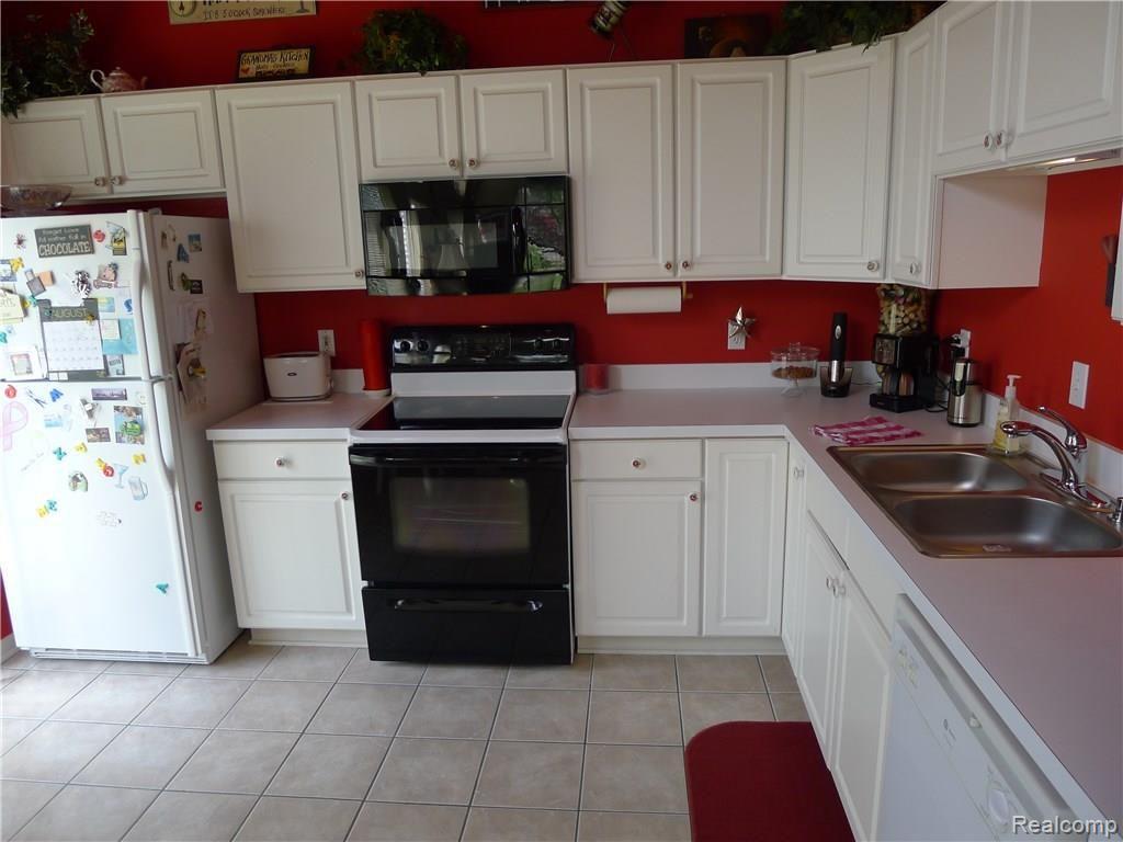 278 Oak Ridge Drive, Unit 88 Pontiac, MI 48341 - Photo 12 of 29