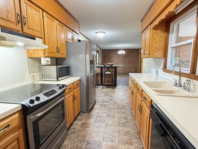 $279,900 | 238 Lakeview Drive, Blacksburg, SC 29702