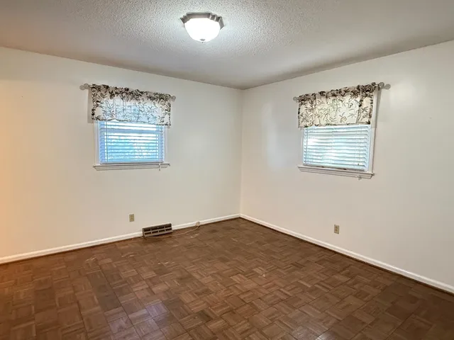 $279,900 | 238 Lakeview Drive, Blacksburg, SC 29702