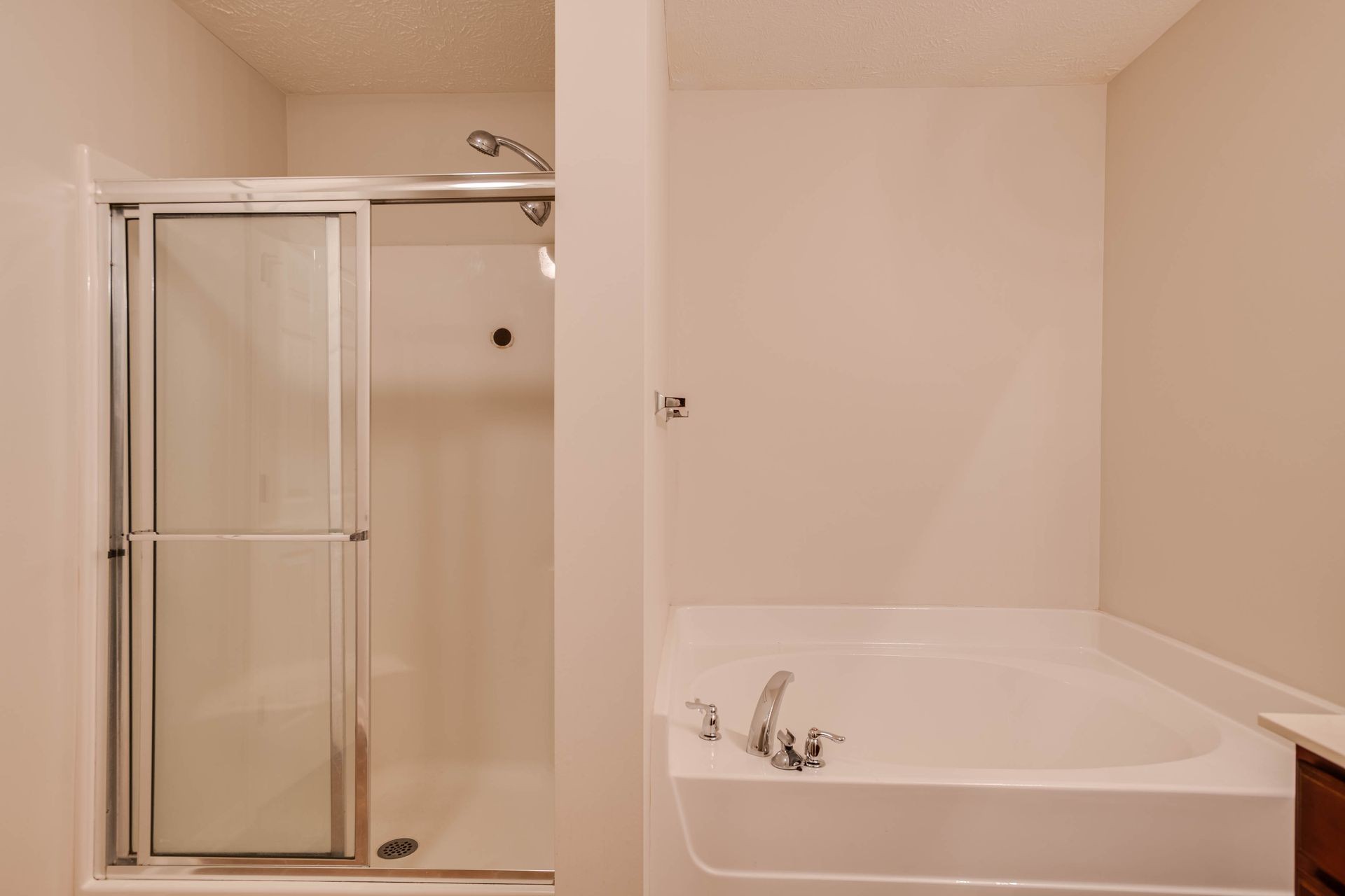 3057 Soaring Eagle Way Spring Hill, TN 37174 - Photo 16 of 32 a bathroom with a bathtub