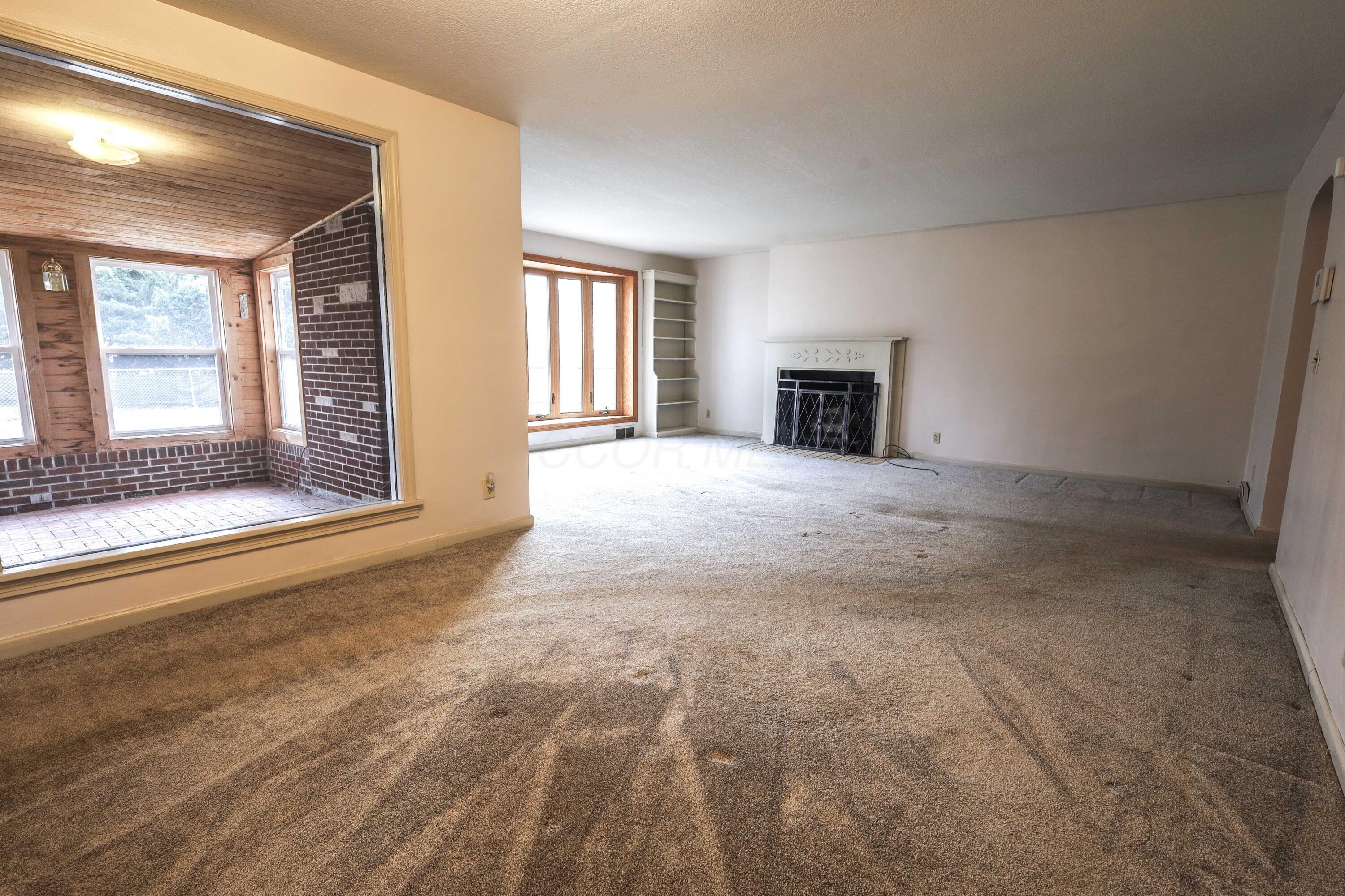 262 South Quentin Road Newark, OH 43055 - Photo 7 of 37 Living Room