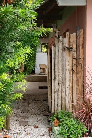 $950,000 | 204 Coral Road, Boynton Beach, FL 33435