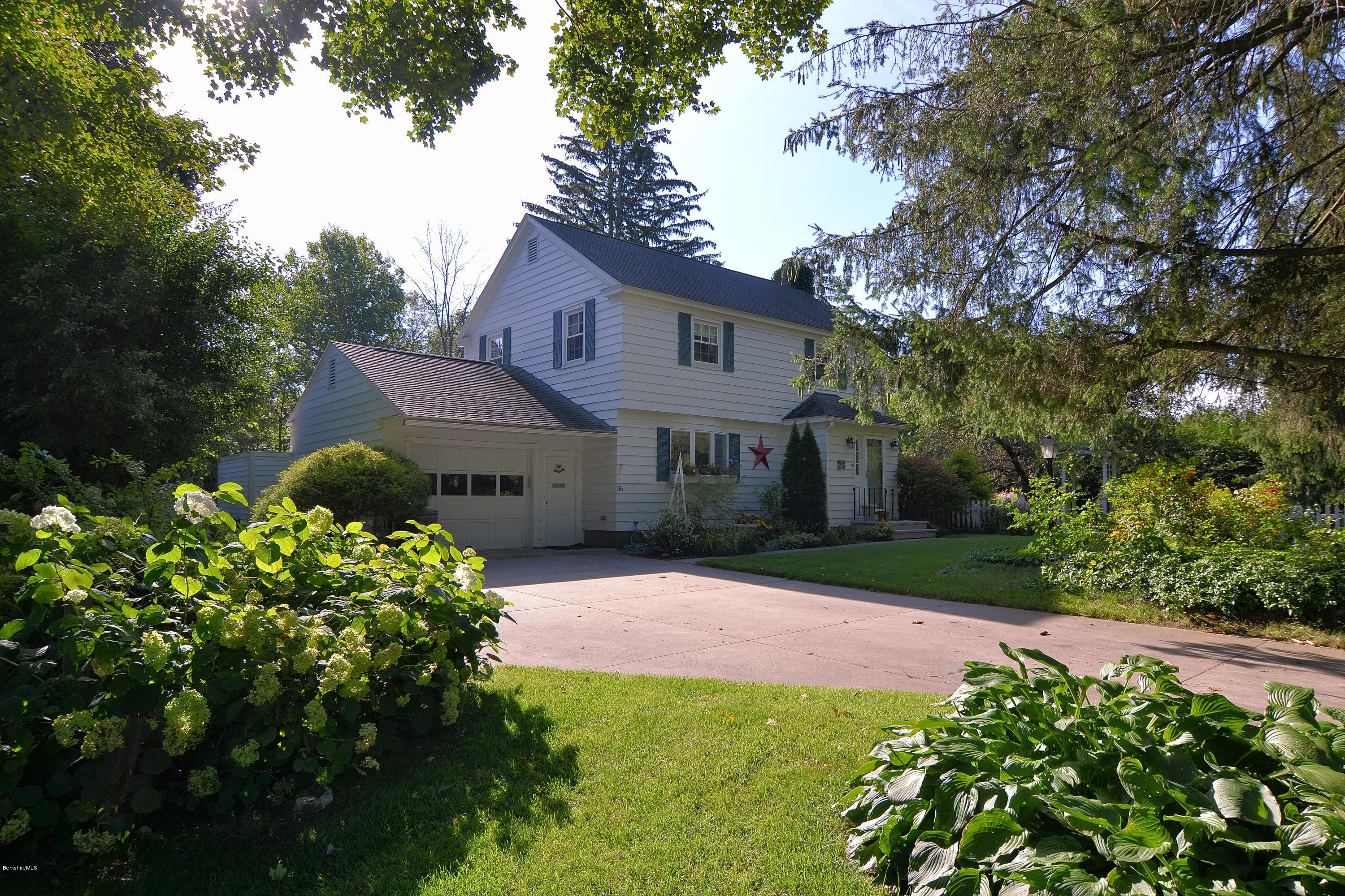 36 Valentine Road Pittsfield, MA 01201 - Photo 1 of 30 front of home