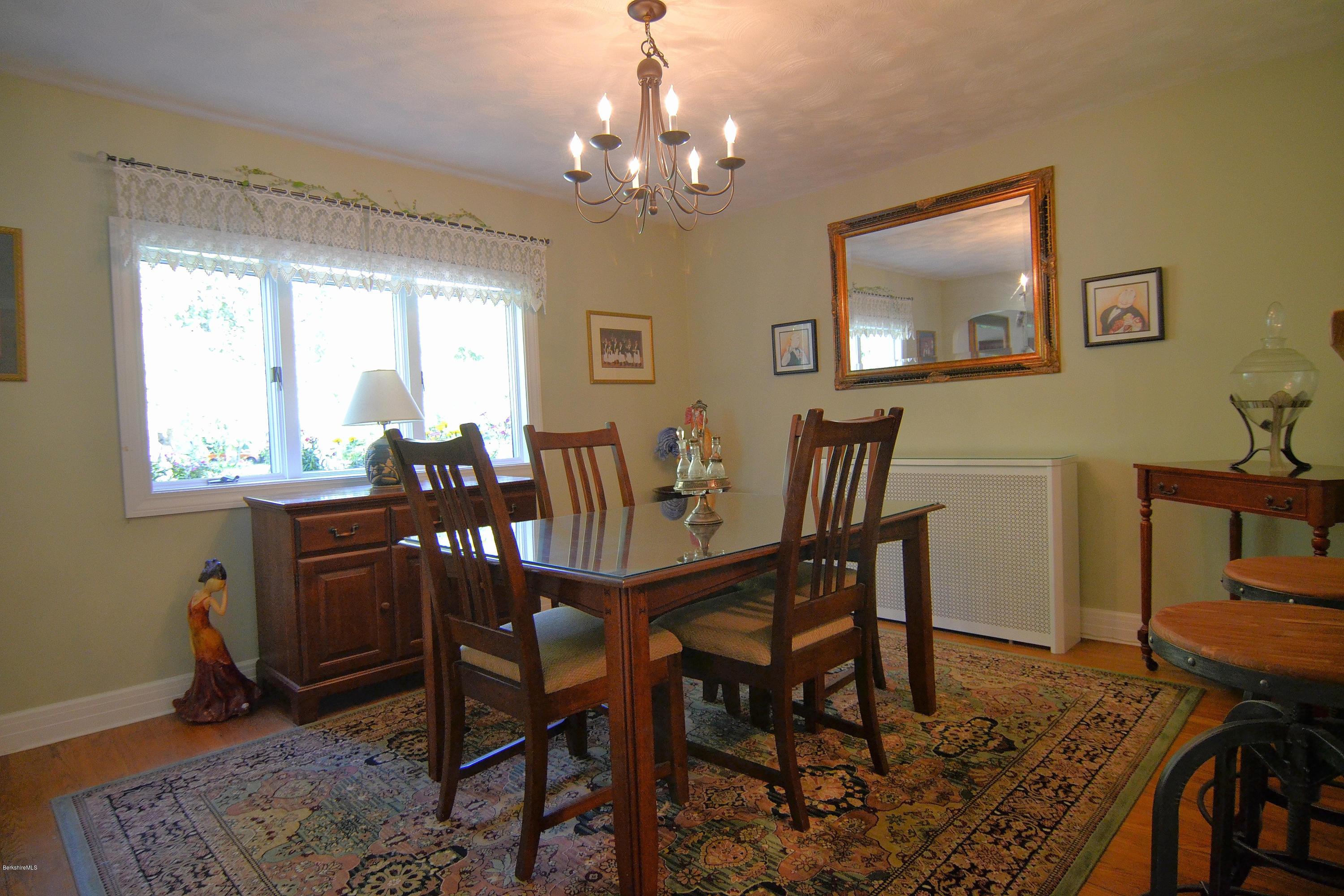 36 Valentine Road Pittsfield, MA 01201 - Photo 11 of 30 Dining room
