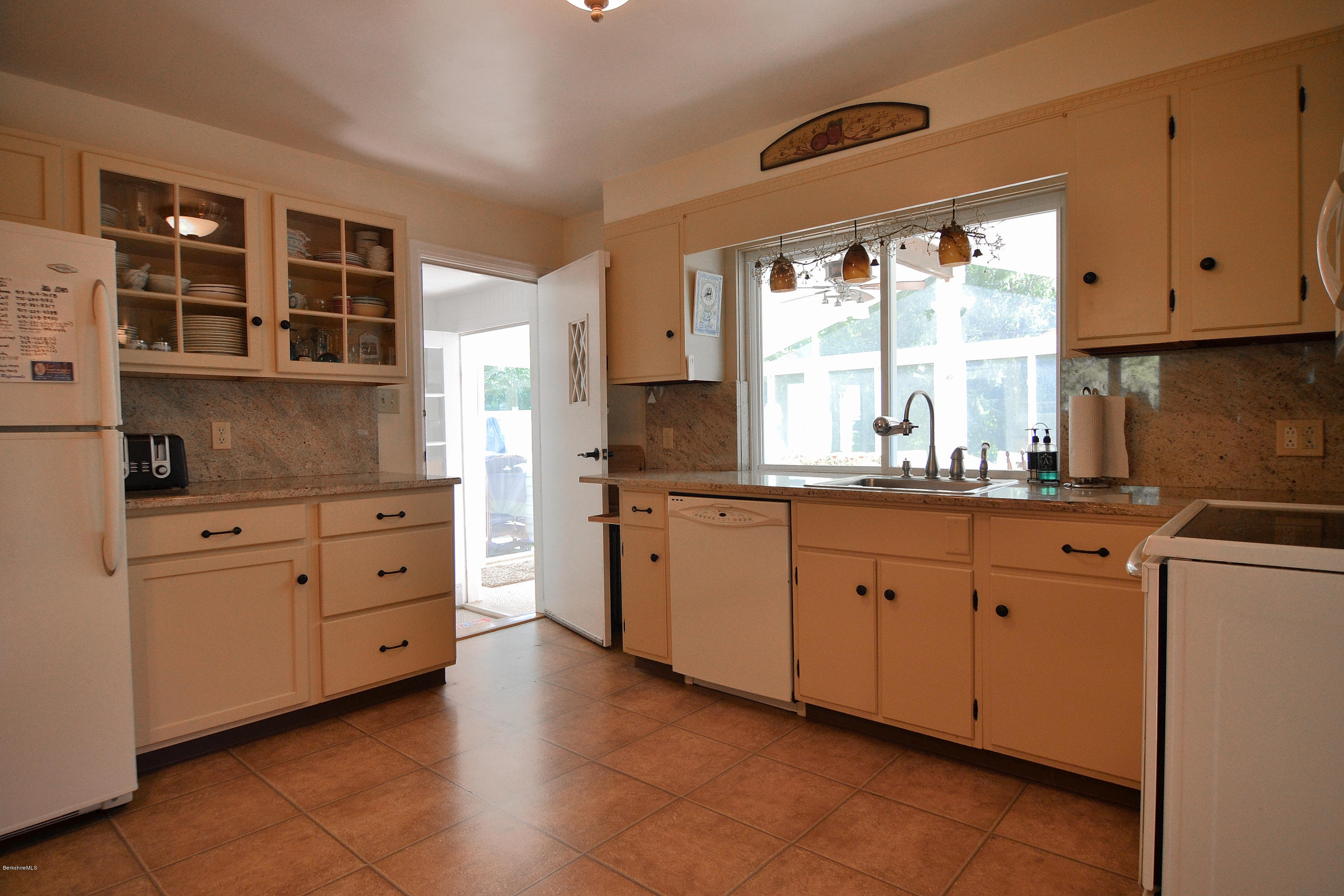 36 Valentine Road Pittsfield, MA 01201 - Photo 14 of 30 Kitchen
