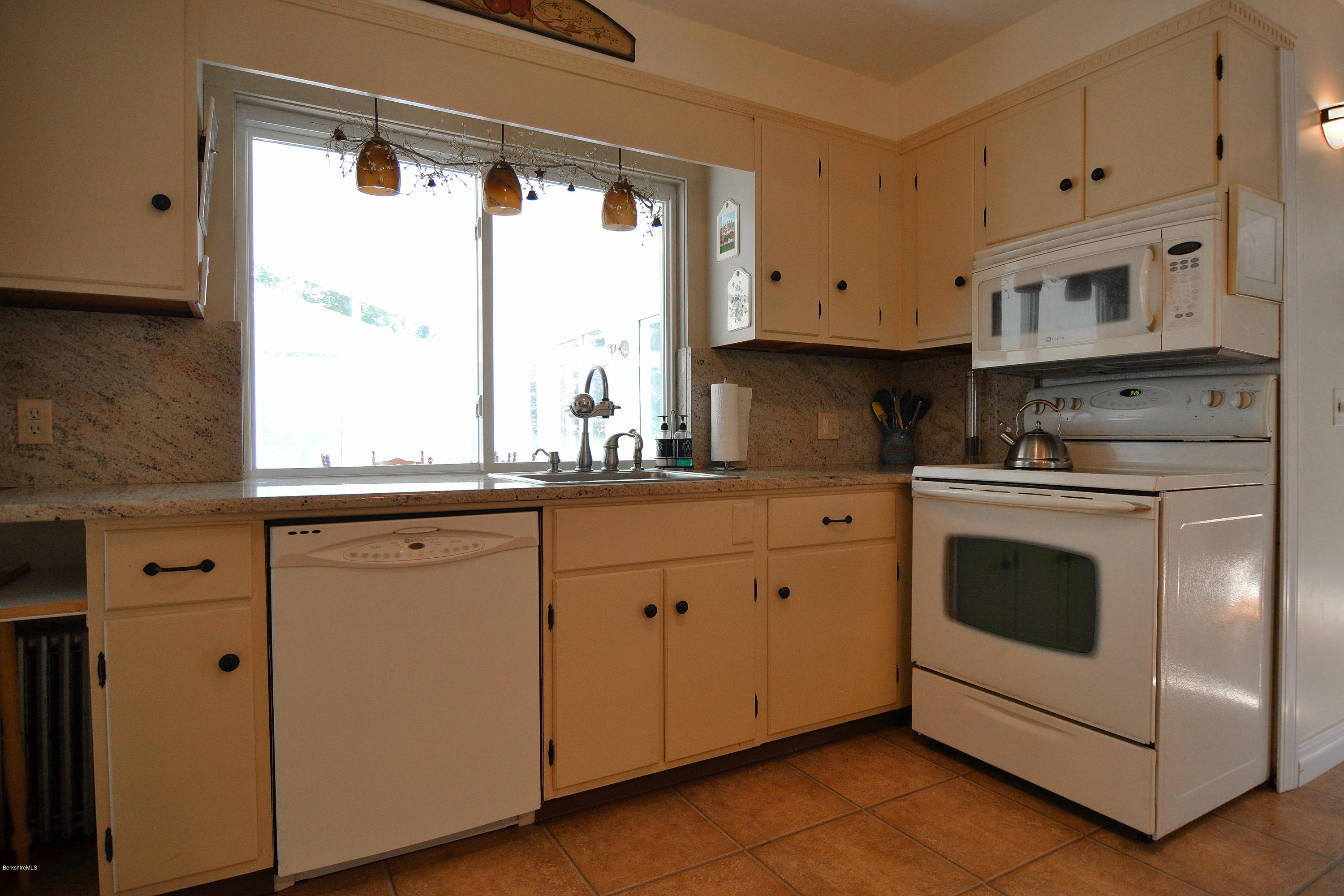 36 Valentine Road Pittsfield, MA 01201 - Photo 15 of 30 Kitchen