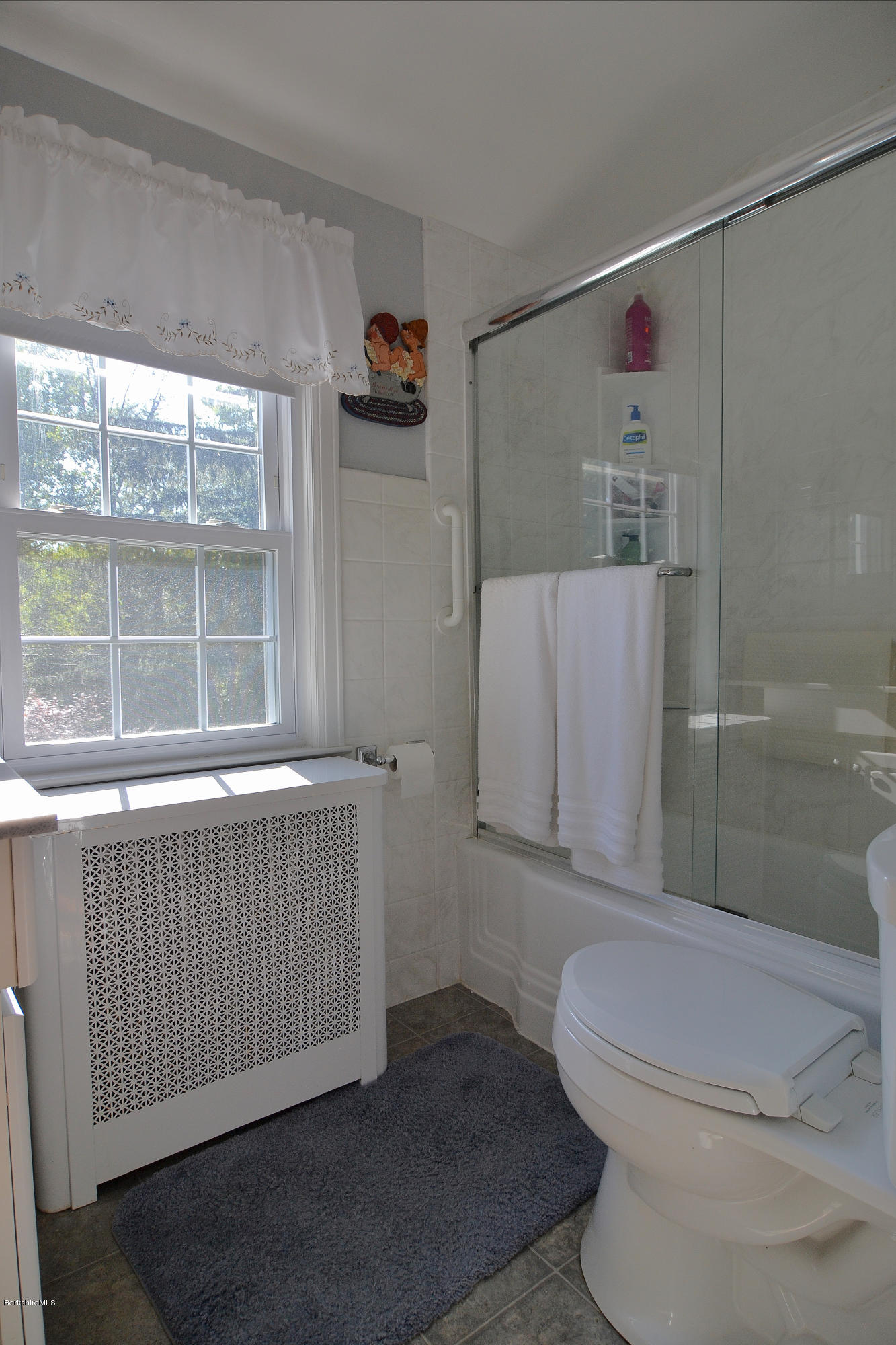 36 Valentine Road Pittsfield, MA 01201 - Photo 25 of 30 bath