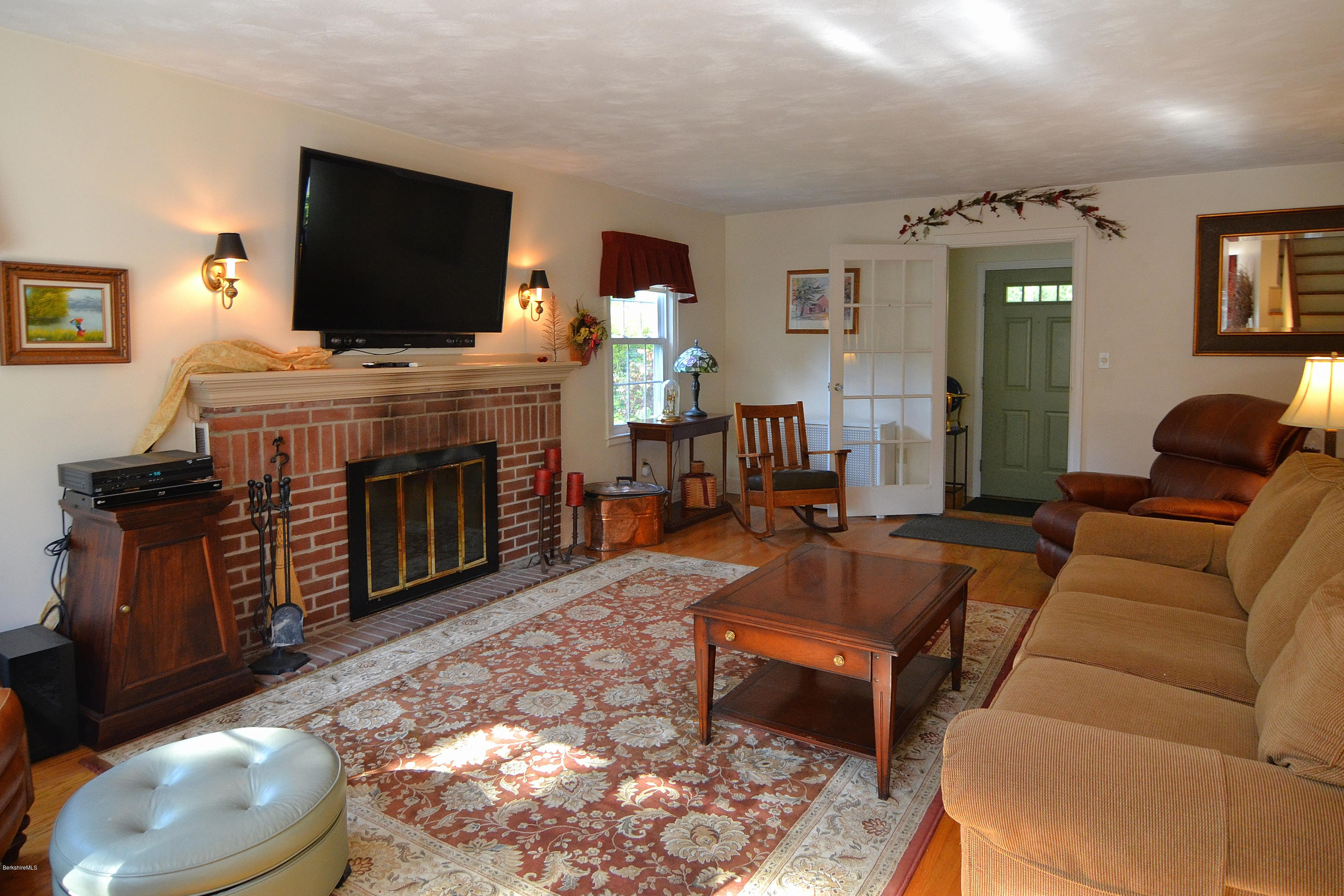 36 Valentine Road Pittsfield, MA 01201 - Photo 9 of 30 Living room