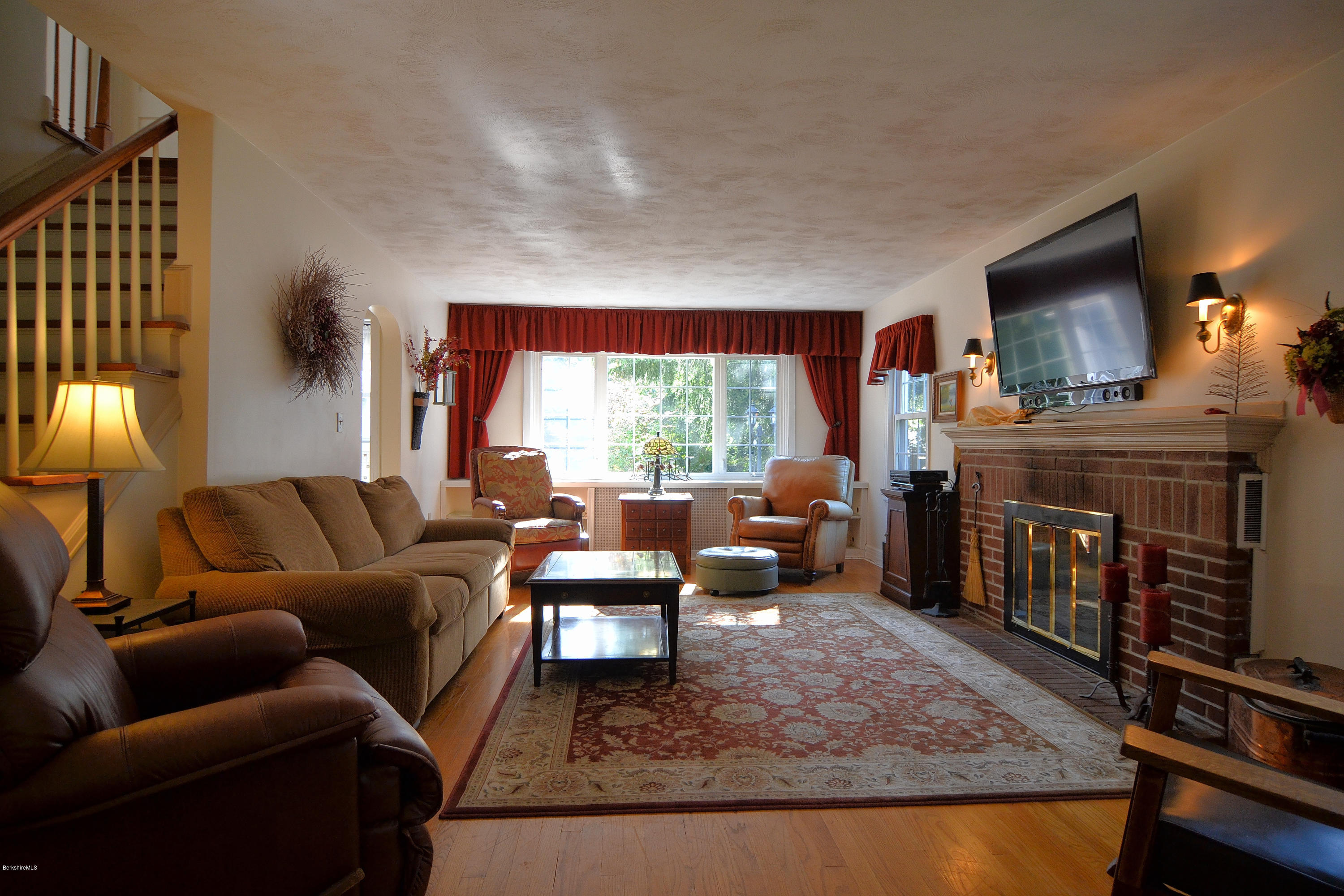 36 Valentine Road Pittsfield, MA 01201 - Photo 10 of 30 Living room