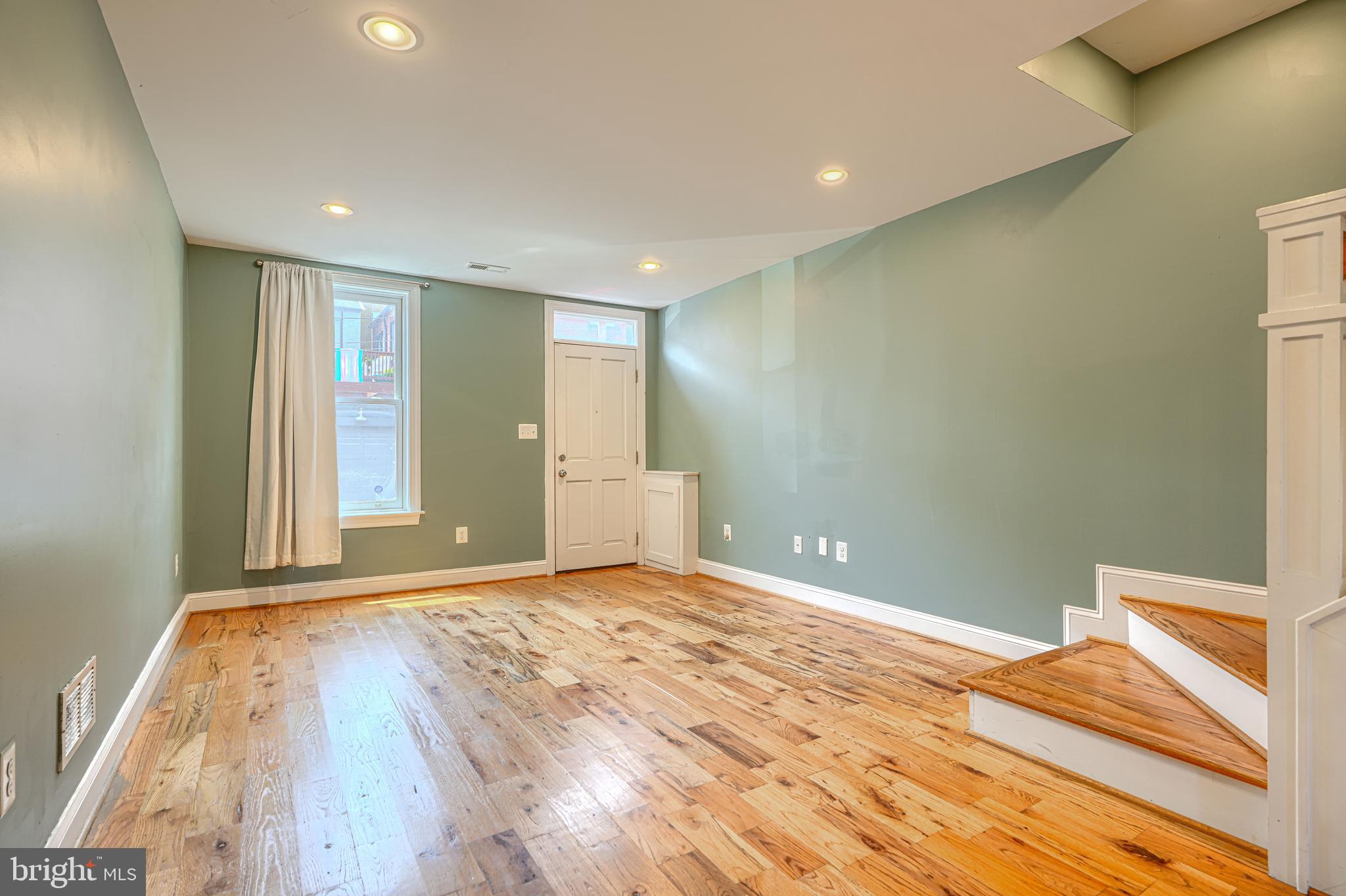 325 South Regester Street Baltimore, MD 21231 - Photo 4 of 41