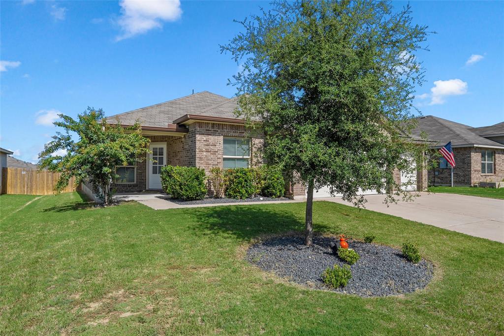2817 Brosnan Road Lorena, TX 76655 - Photo 3 of 40