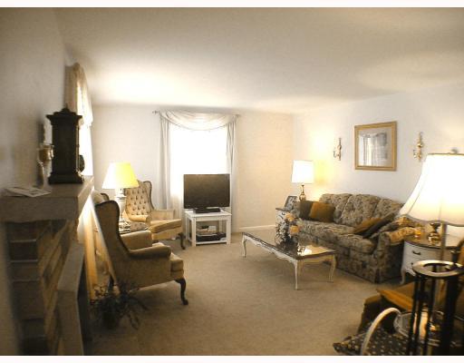 5735 Meridian Road Gibsonia, PA 15044 - Photo 2 of 18 Living Room.