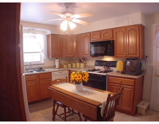 5735 Meridian Road Gibsonia, PA 15044 - Photo 6 of 18 Kitchen.