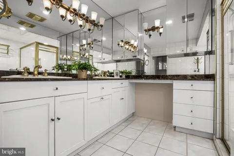 $975,000 | 465 Windrow Clusters Drive, Moorestown, NJ 08057