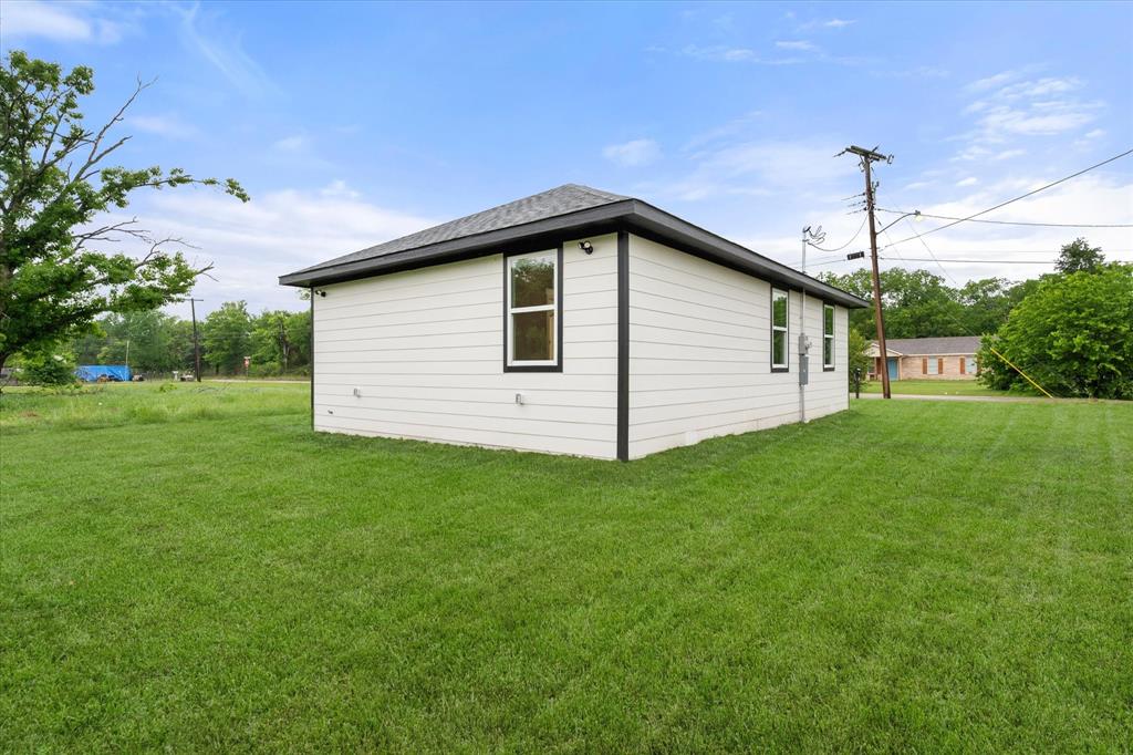 901 South 3rd Dawson, TX 76639 - Photo 21 of 32 a house that is sitting in the grass