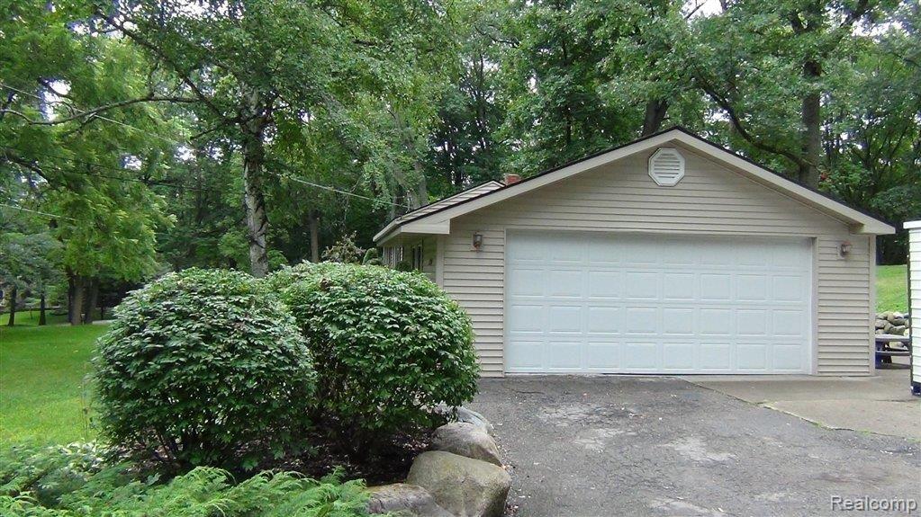 12290 White Lake Road Fenton, MI 48430 - Photo 24 of 24 DSC00701.JPG