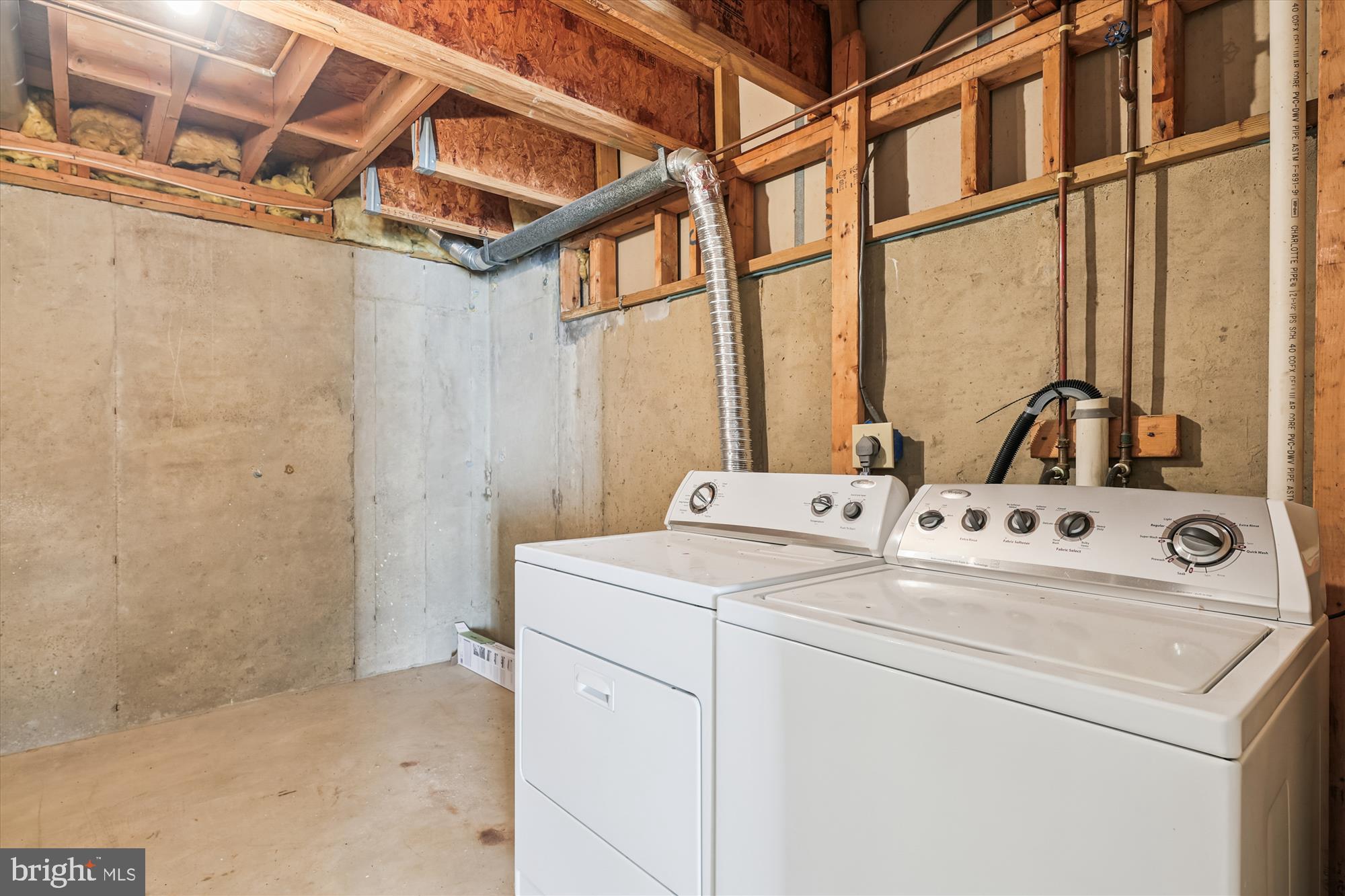 8840 Eagle Rock Lane Springfield, VA 22153 - Photo 44 of 52 a utility room with dryer and washer