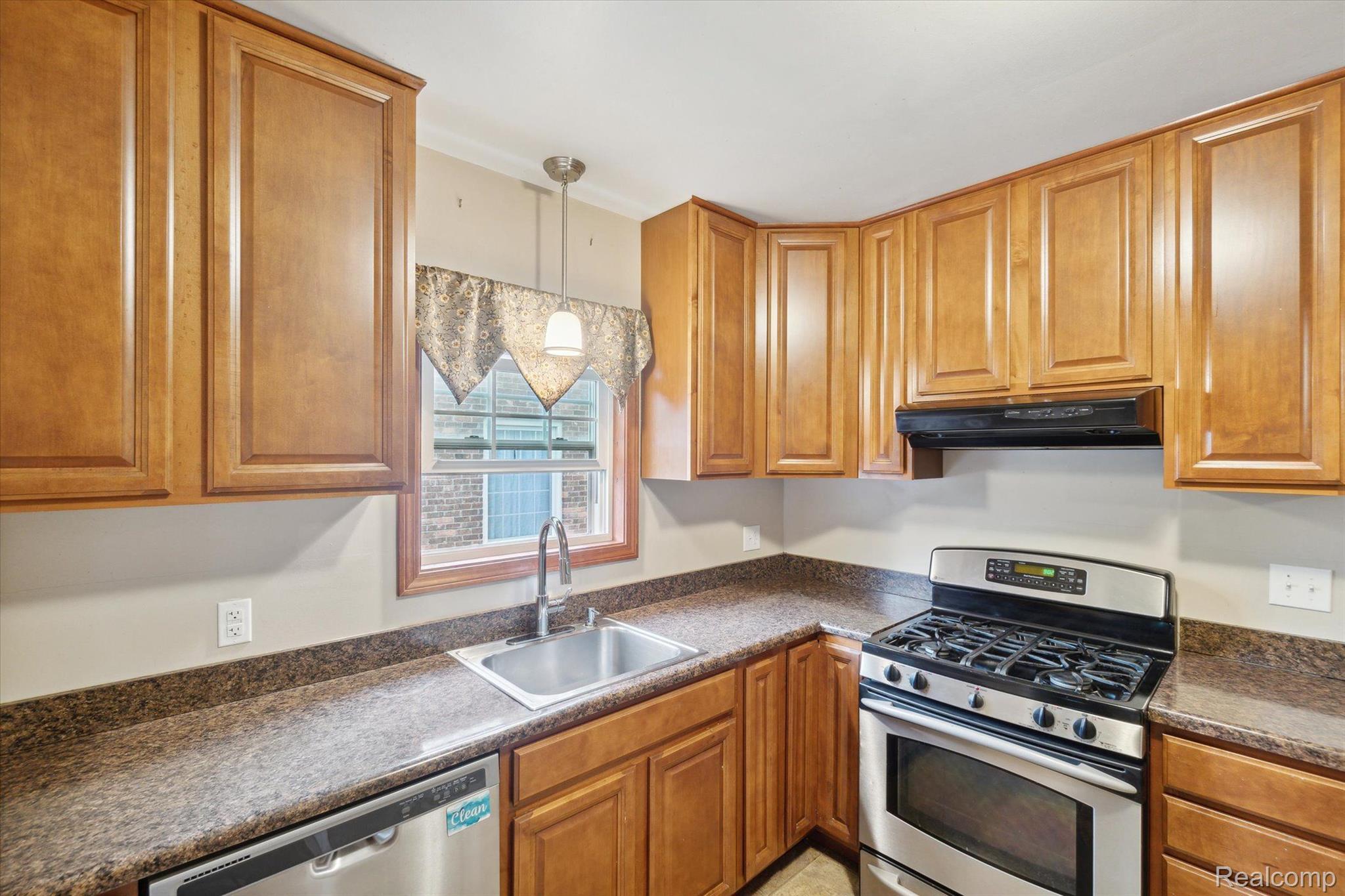1415 Ridgelawn Avenue Flint, MI 48503 - Photo 4 of 9 Kitchen