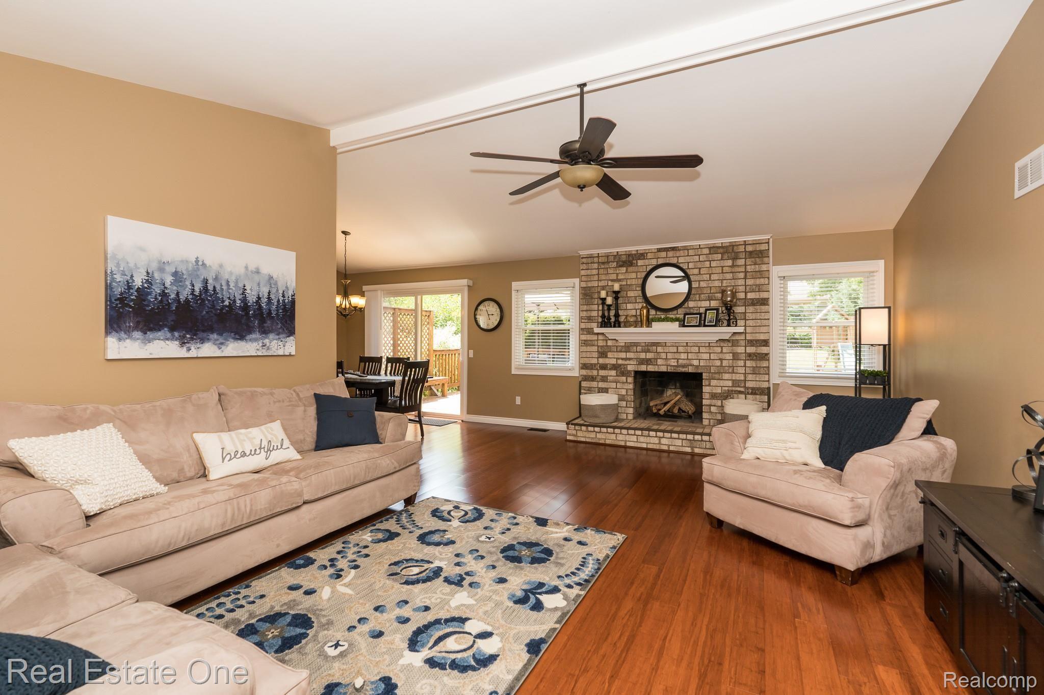 2090 Cumberland Road Rochester, MI 48307 - Photo 3 of 32 Cumberland MLS-W016.jpg