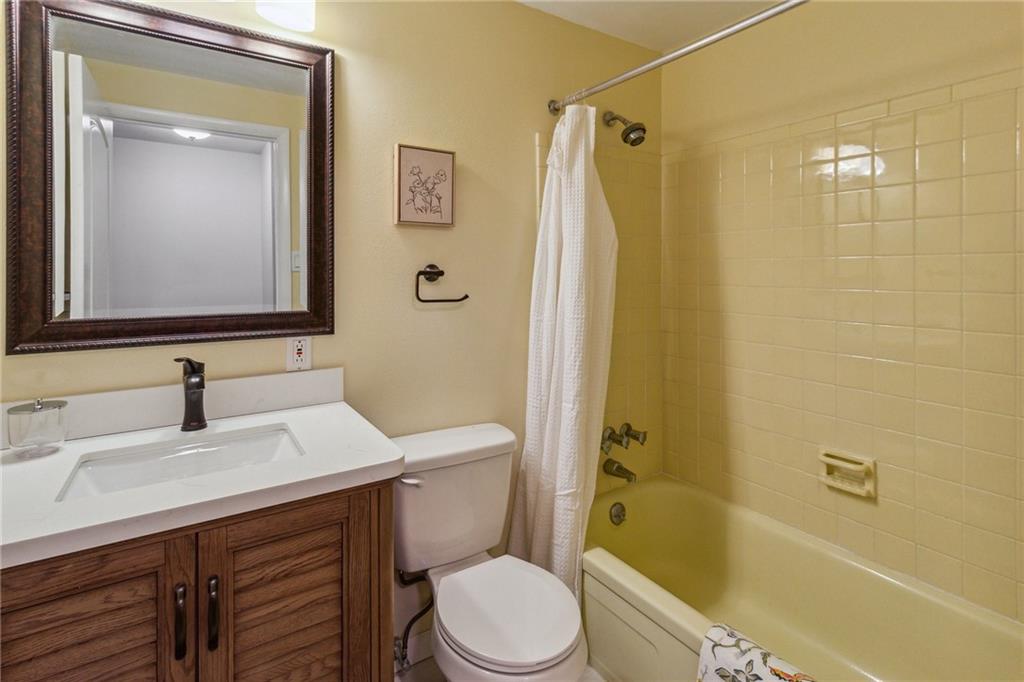 226 Wyngate Road Coraopolis, PA 15108 - Photo 25 of 32 Gallery Image 25
