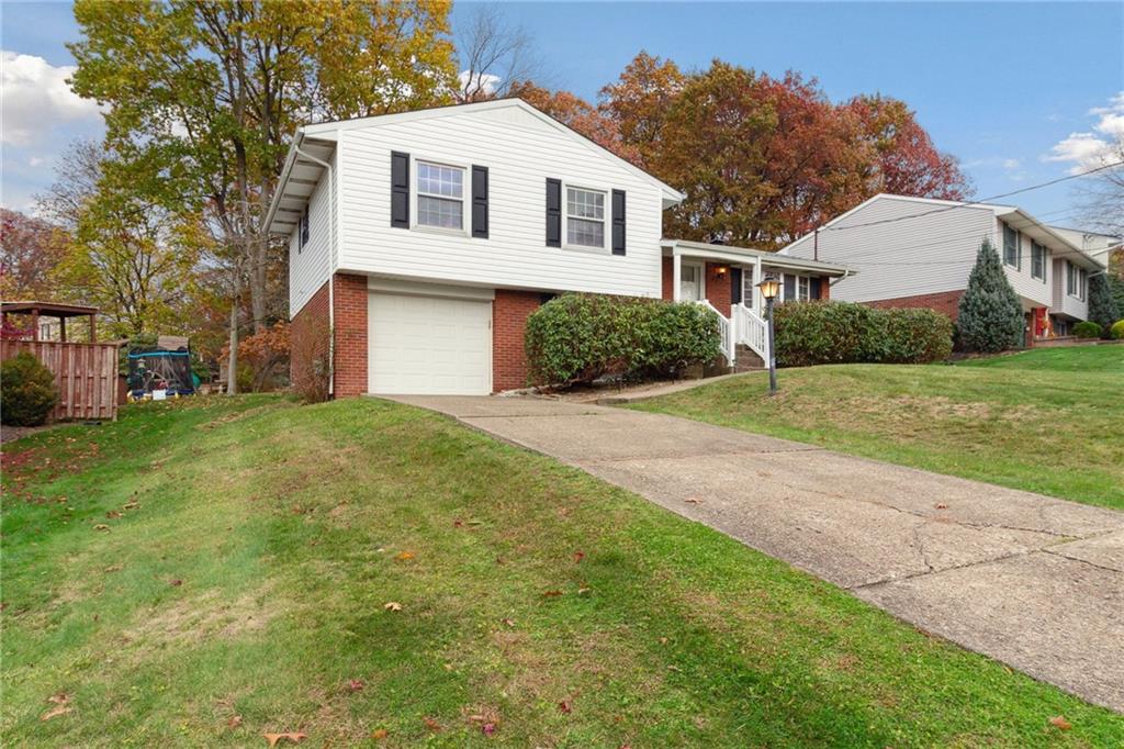 226 Wyngate Road Coraopolis, PA 15108 - Photo 3 of 32 Gallery Image 3