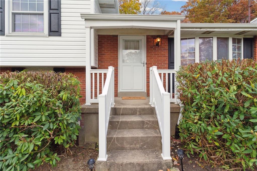 226 Wyngate Road Coraopolis, PA 15108 - Photo 6 of 32 Gallery Image 6