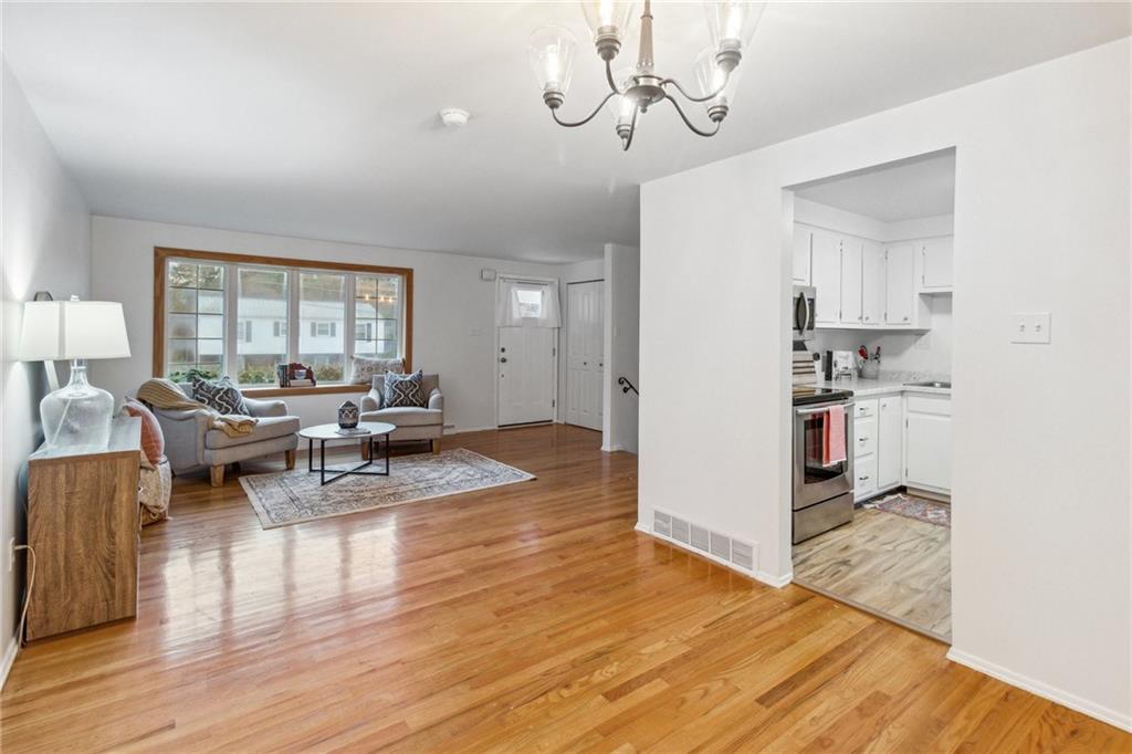 226 Wyngate Road Coraopolis, PA 15108 - Photo 9 of 32 Gallery Image 9