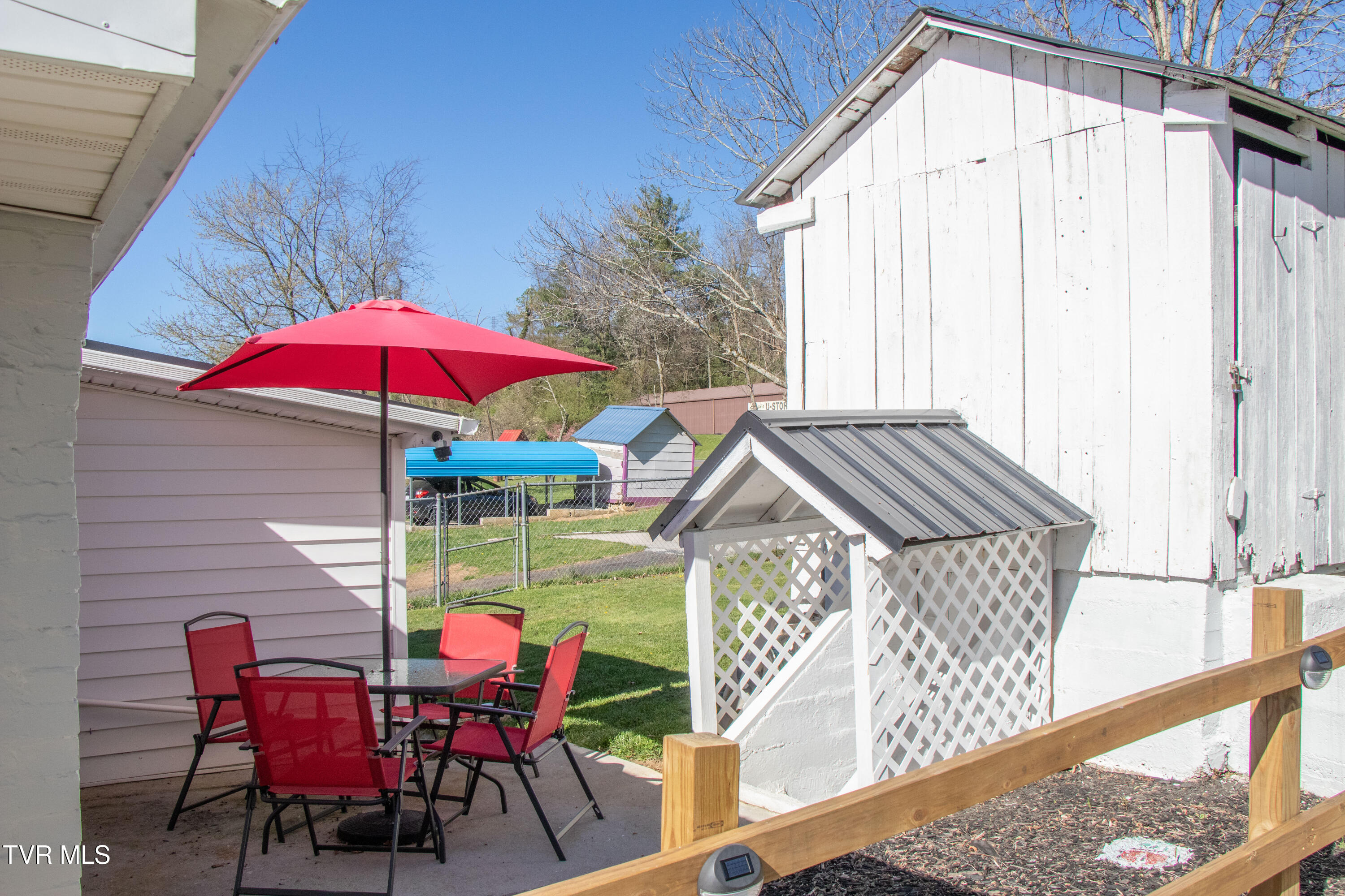 1826 Pittstown Road Bristol, VA 24201 - Photo 13 of 41 Patio