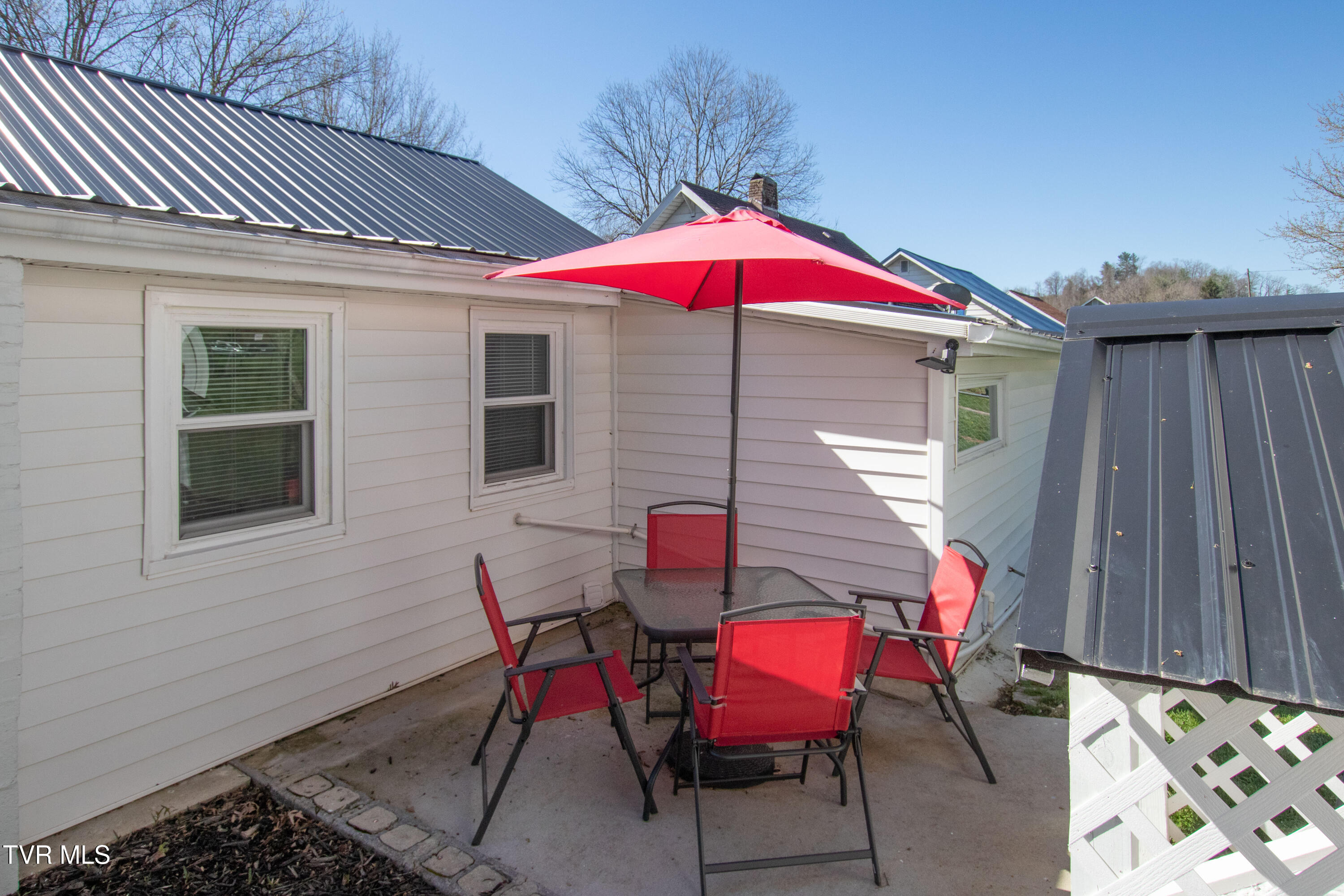 1826 Pittstown Road Bristol, VA 24201 - Photo 14 of 41 Patio