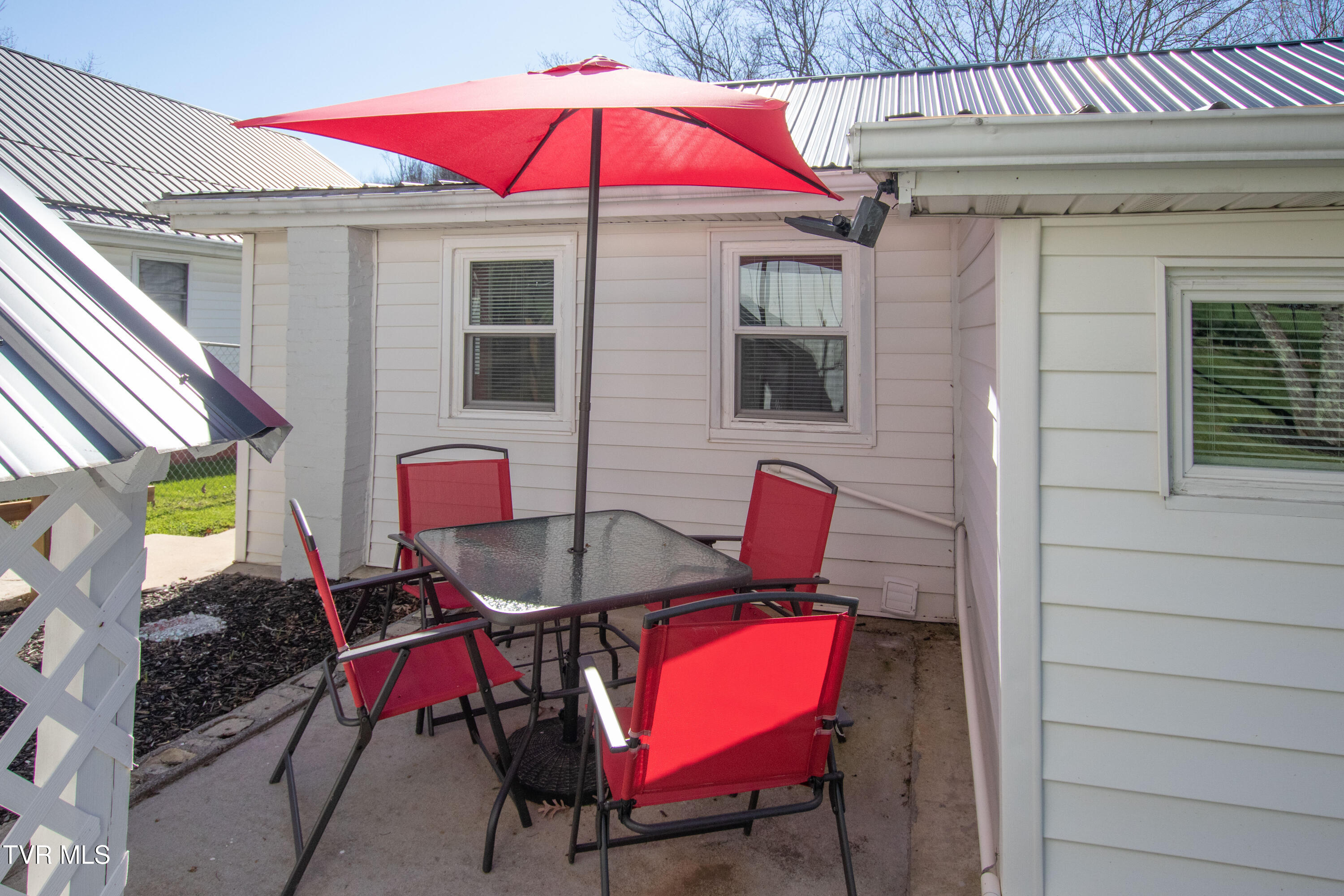 1826 Pittstown Road Bristol, VA 24201 - Photo 15 of 41 Patio