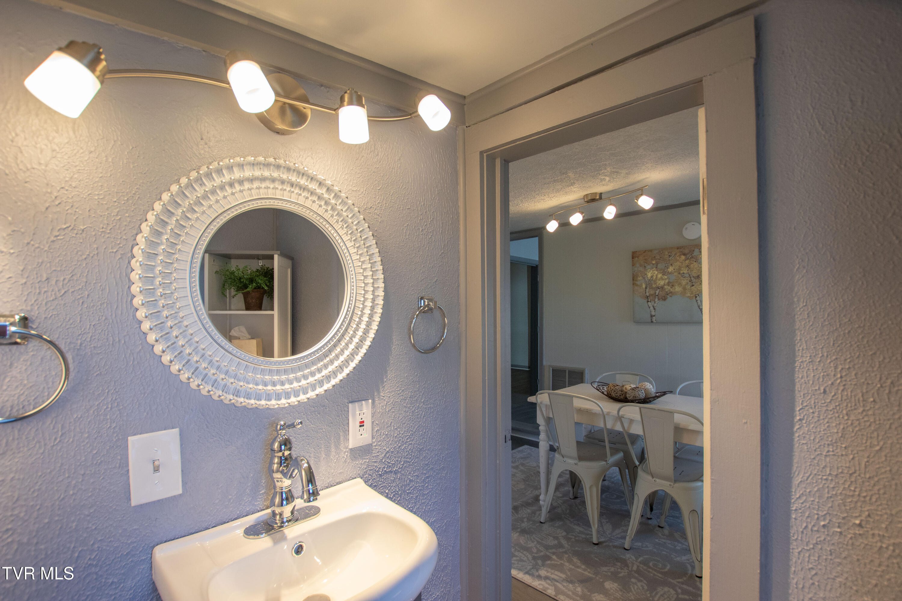 1826 Pittstown Road Bristol, VA 24201 - Photo 18 of 41 Bath