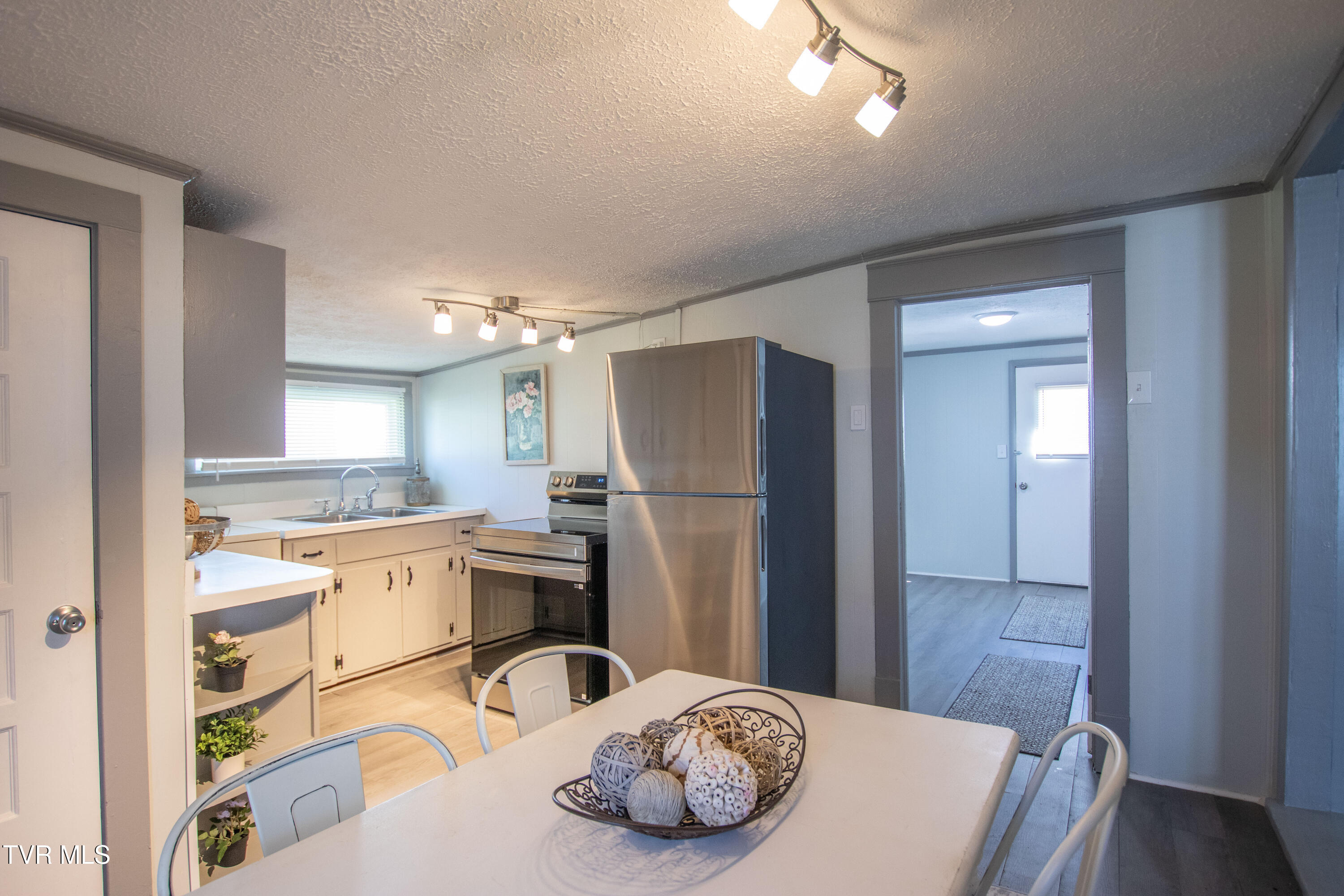 1826 Pittstown Road Bristol, VA 24201 - Photo 19 of 41 Kitchen