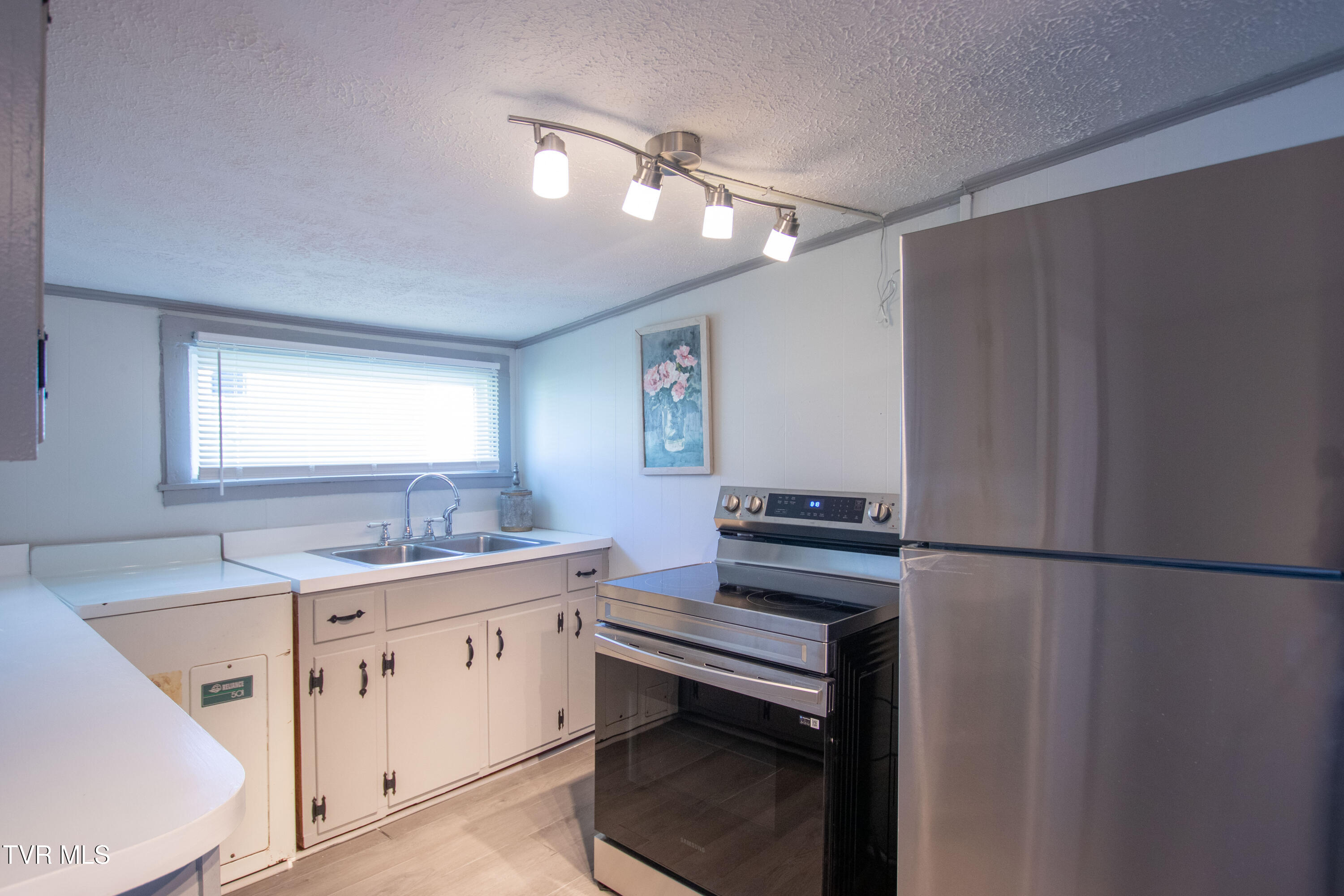1826 Pittstown Road Bristol, VA 24201 - Photo 21 of 41 Kitchen