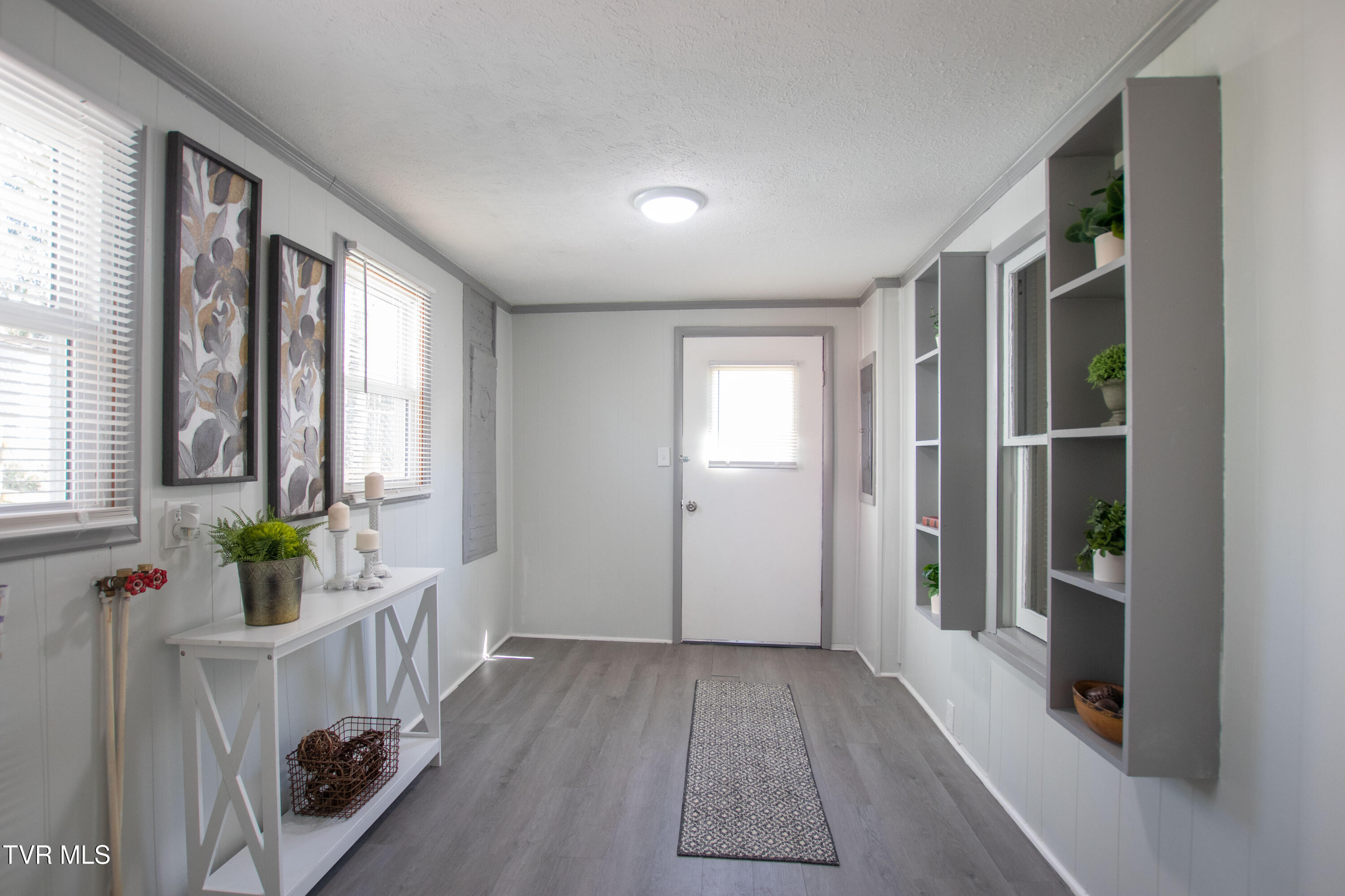 1826 Pittstown Road Bristol, VA 24201 - Photo 23 of 41 Mudroom