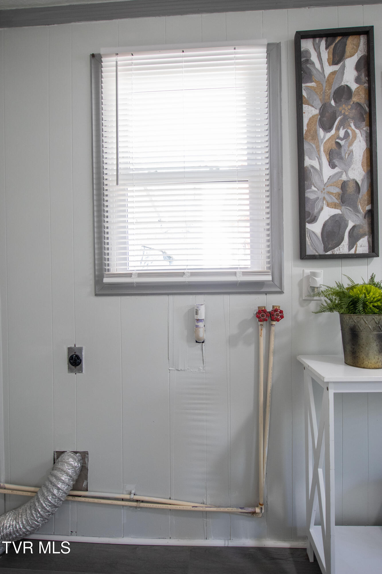 1826 Pittstown Road Bristol, VA 24201 - Photo 25 of 41 Laundry