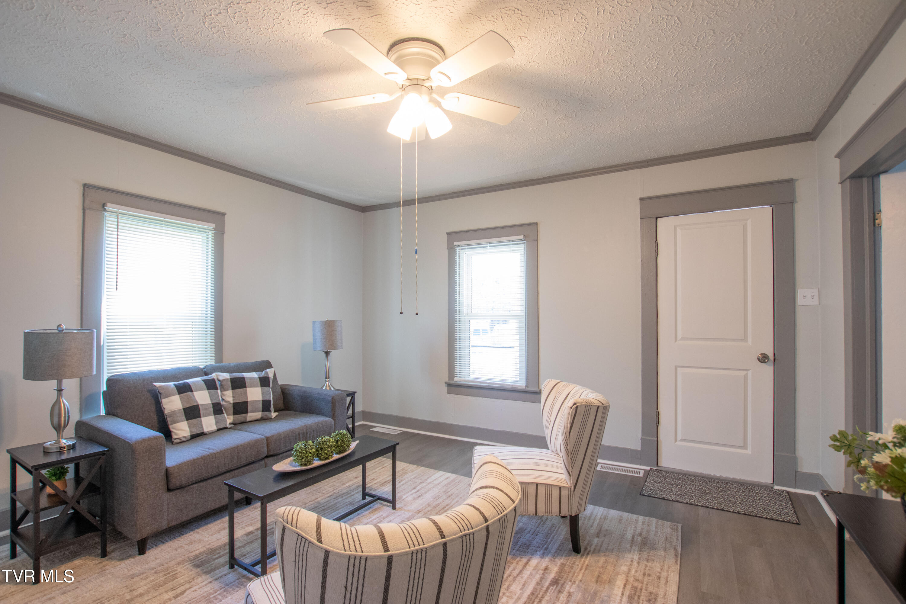 1826 Pittstown Road Bristol, VA 24201 - Photo 29 of 41 Living Room