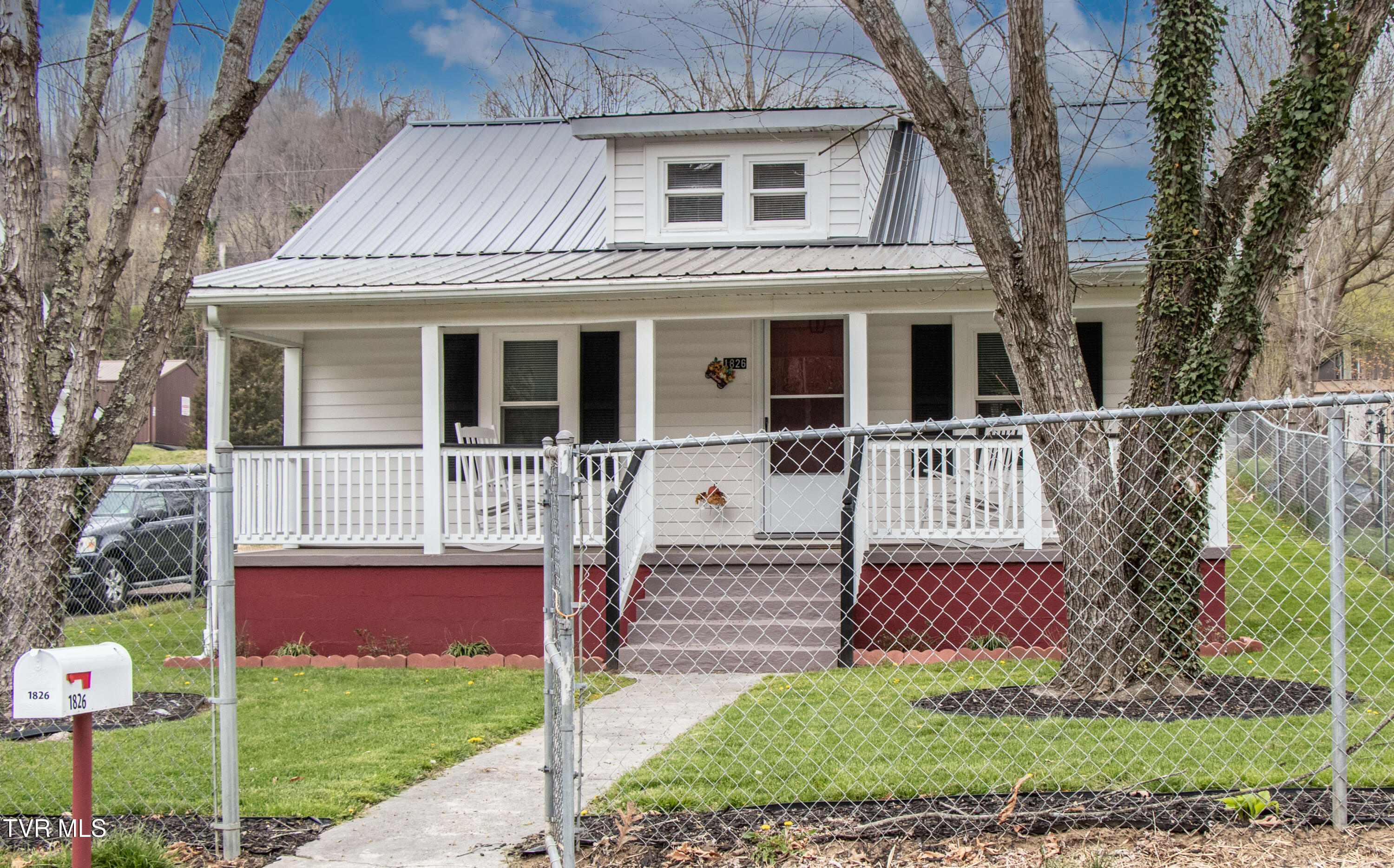 1826 Pittstown Road Bristol, VA 24201 - Photo 3 of 41 Front