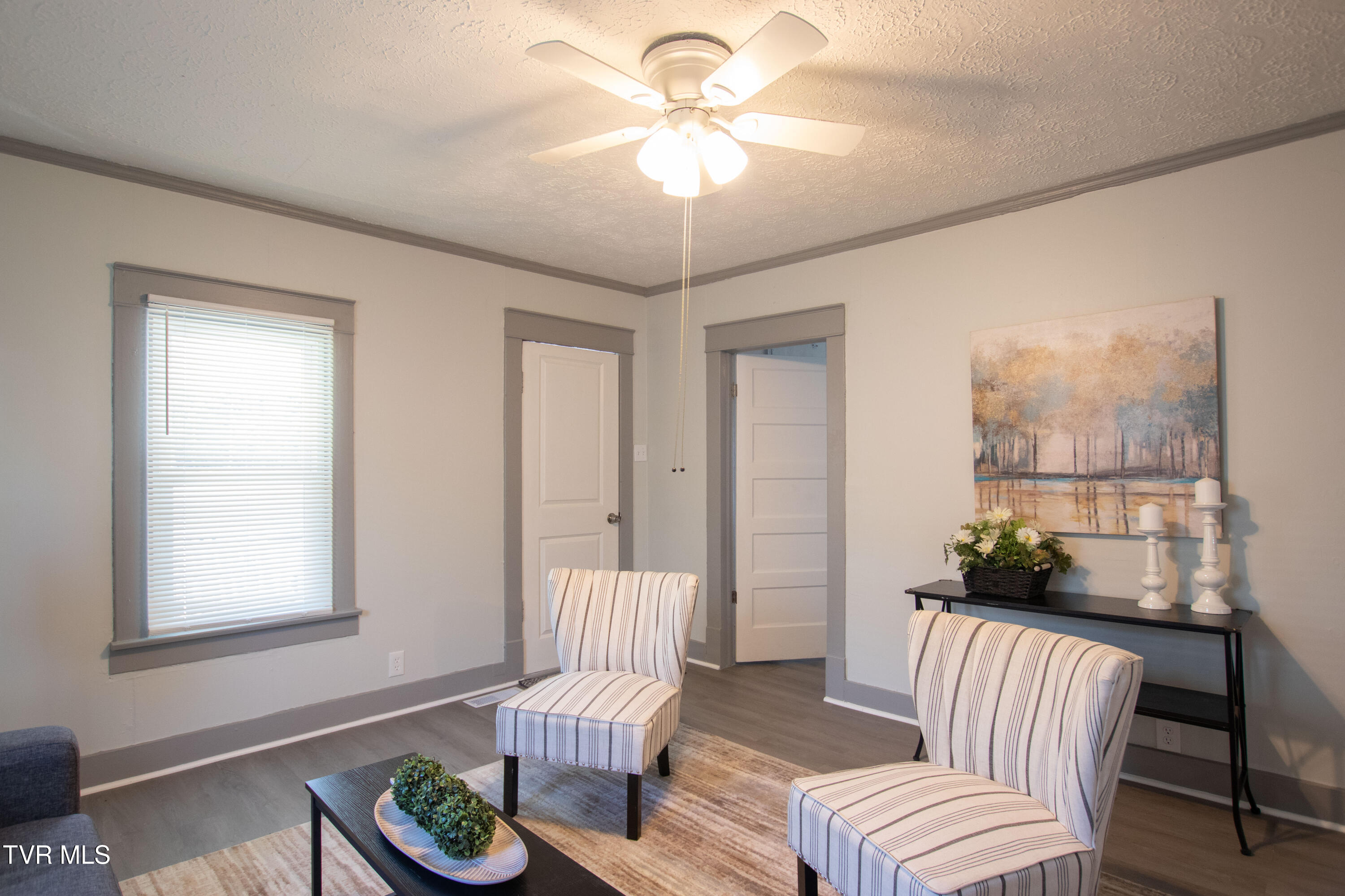 1826 Pittstown Road Bristol, VA 24201 - Photo 32 of 41 Living Room