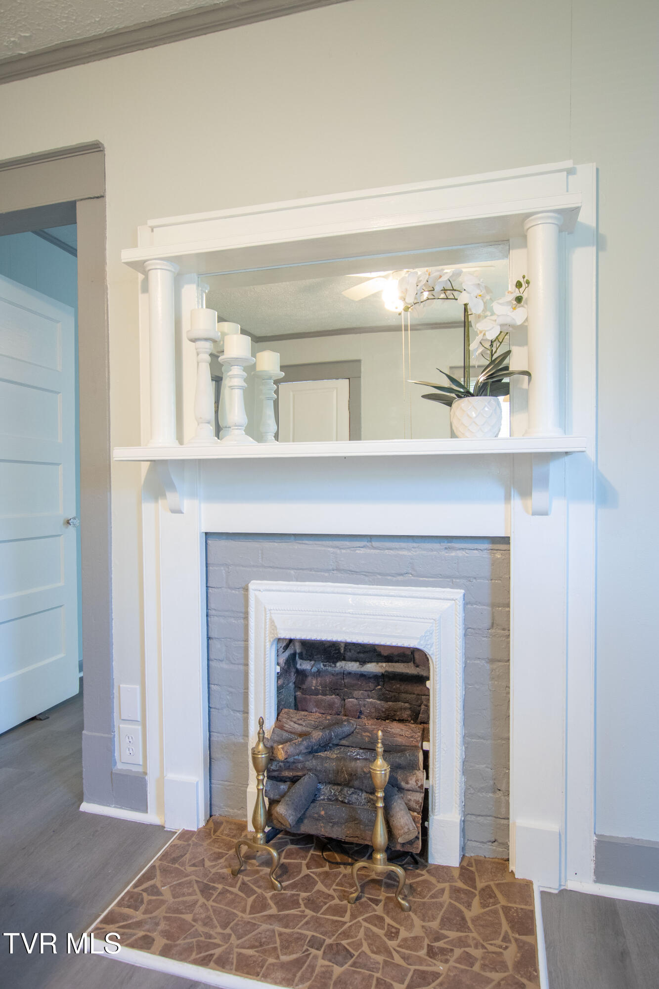 1826 Pittstown Road Bristol, VA 24201 - Photo 36 of 41 Original mantles