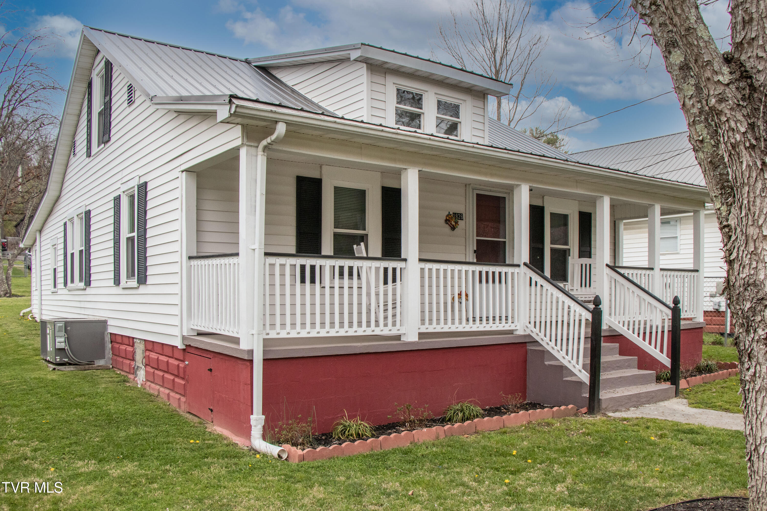 1826 Pittstown Road Bristol, VA 24201 - Photo 4 of 41 Front Left
