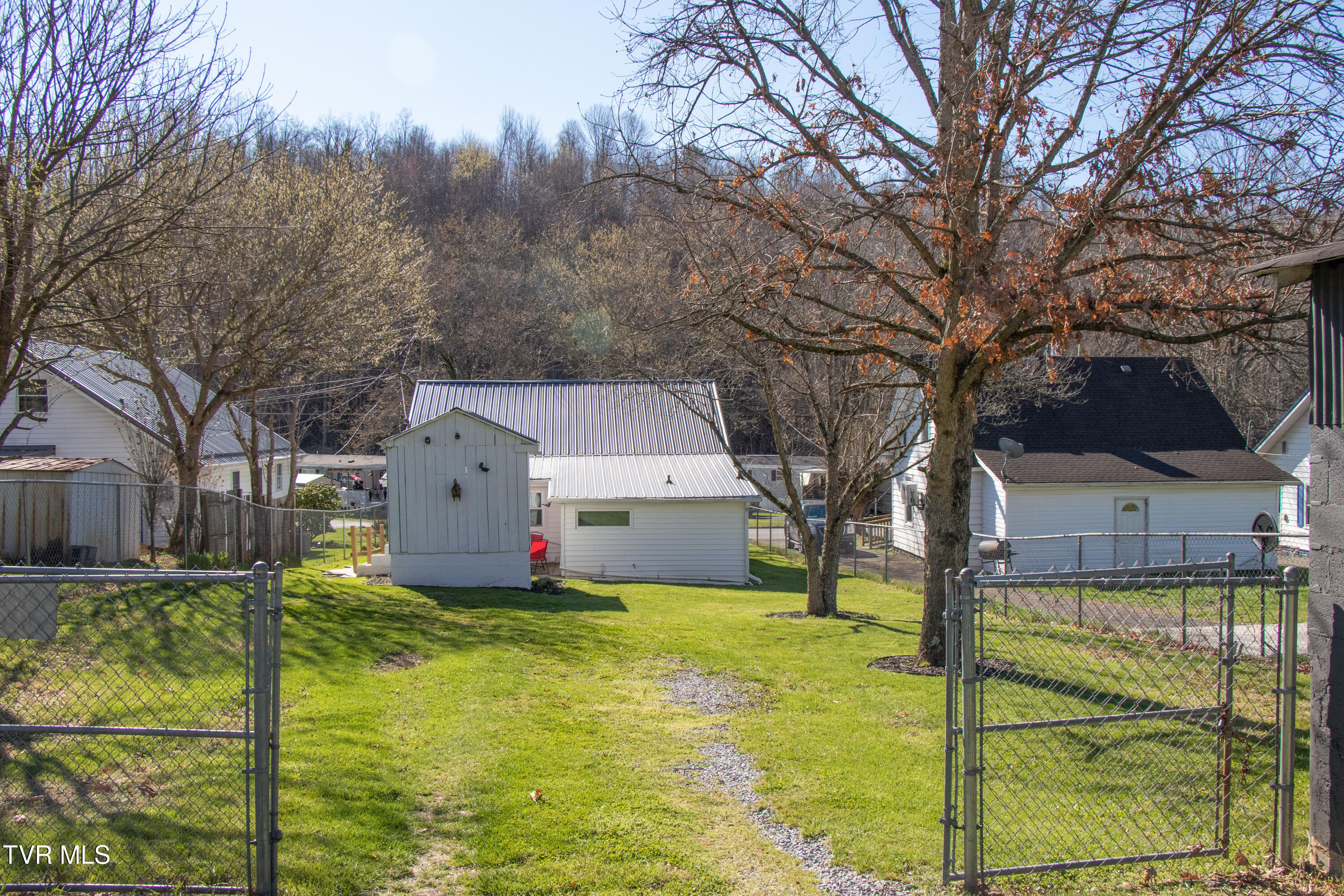 1826 Pittstown Road Bristol, VA 24201 - Photo 10 of 41 Back Yard