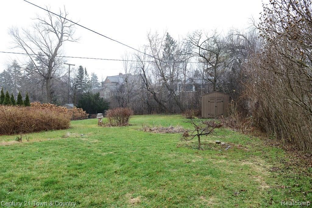 4025 Normandy Road Royal Oak, MI 48073 - Photo 29 of 35 Backyard with shed